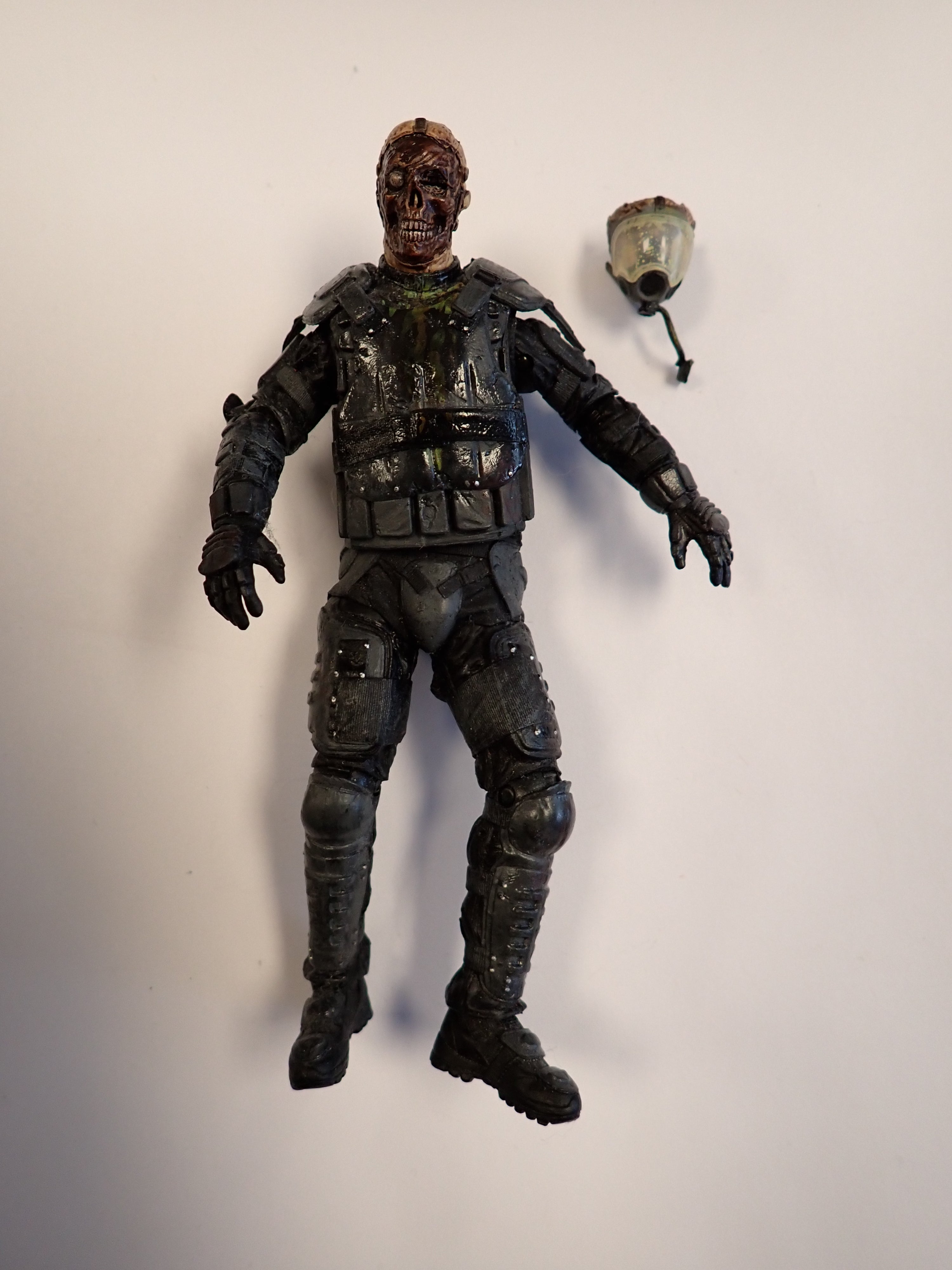 gear walking dead Riot Gear Zombie- Series 4 TWD