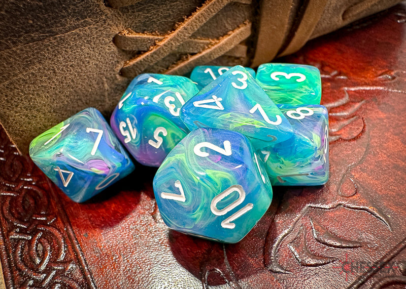 Festive Waterlily/white Polyhedral 7-Dice Set