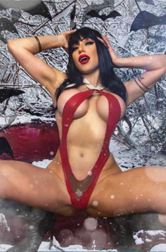 Vampirella Helliday 2025 Special #1 1:10 Cover E Cosplay Full Art Variant