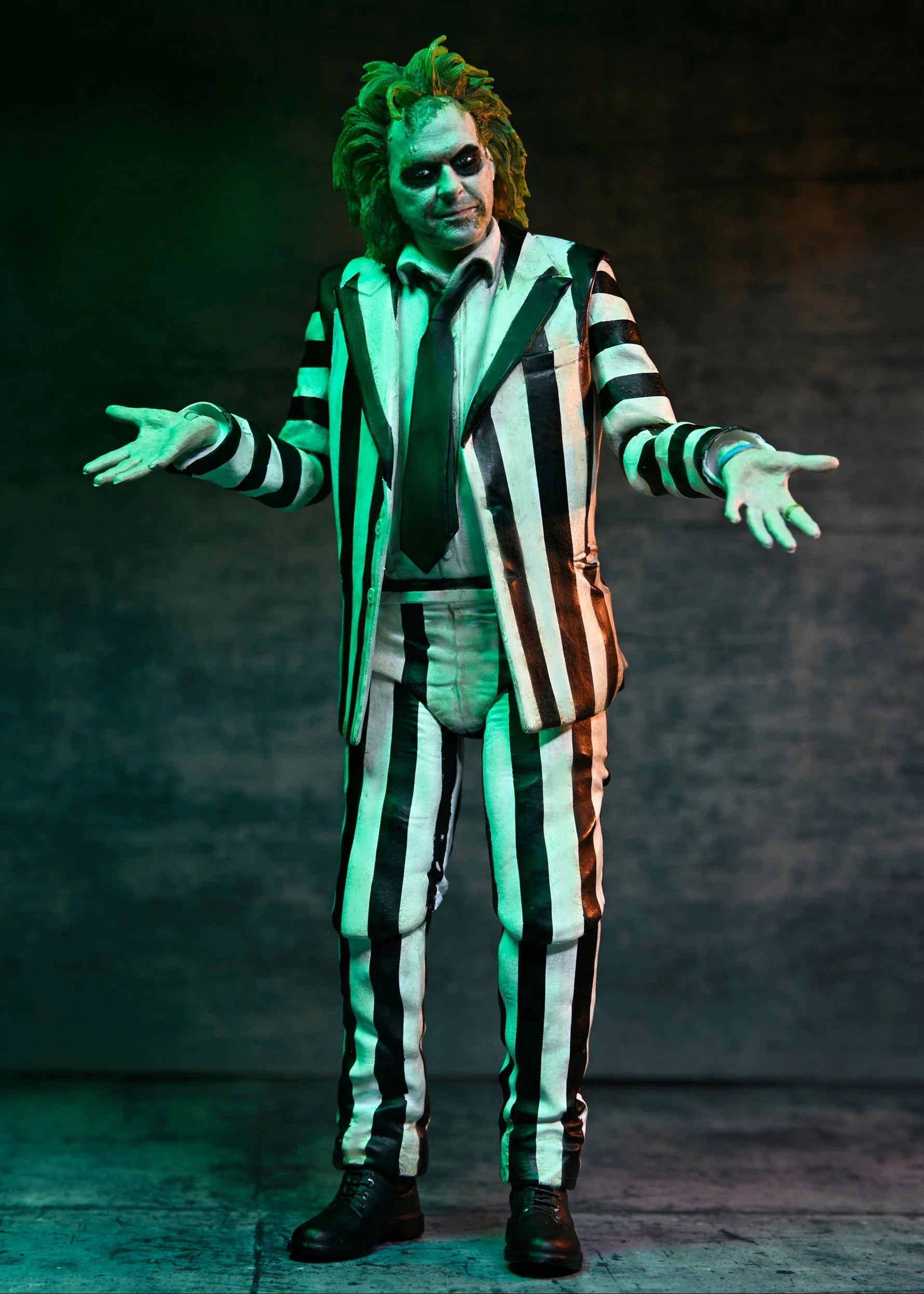 Beetlejuice Beetlejuice - Ultimate Striped Suit Beetlejuice 7" Scale Action Figure