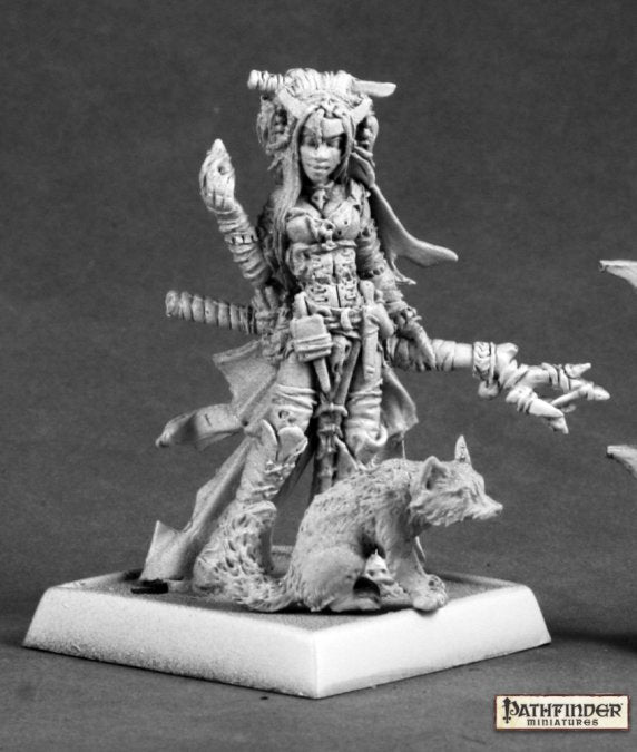 Feiya, Iconic Witch & Fox Familiar - Reaper Miniatures