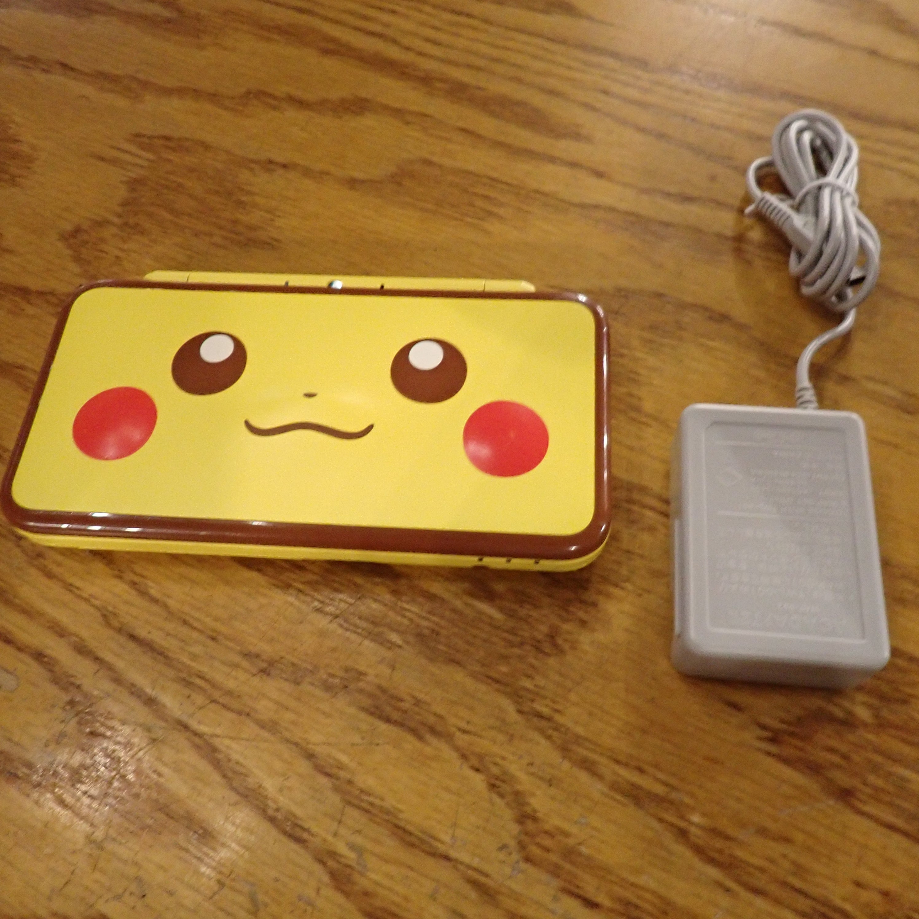 Nintendo 2DS XL Pikachu Edition