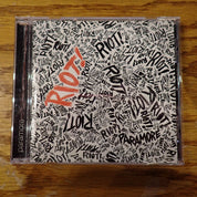 Paramore - Riot
