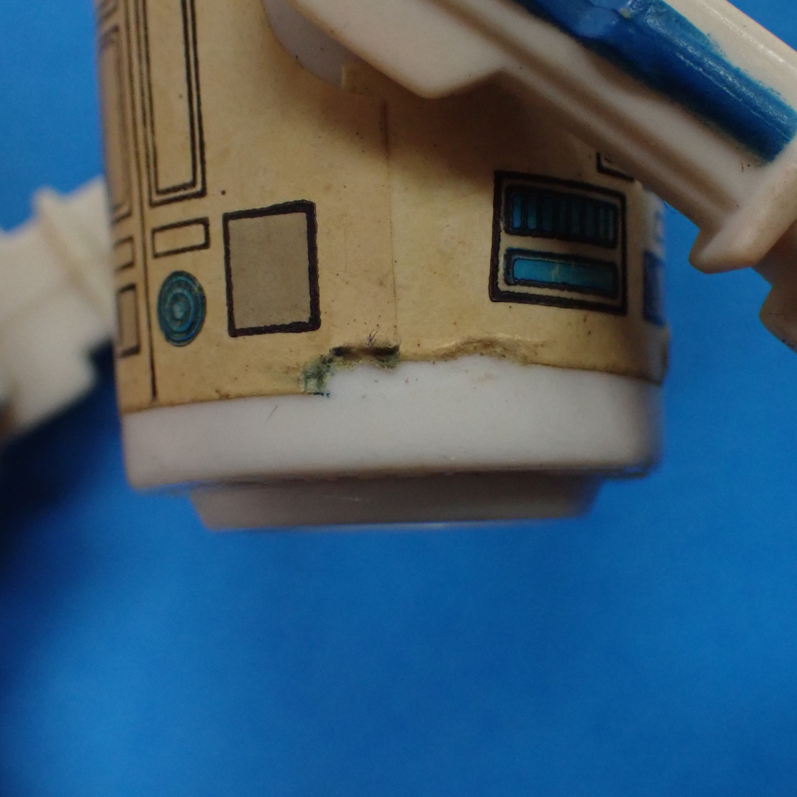 R2-D2 (Artoo-Detoo) (with Sensorscope)