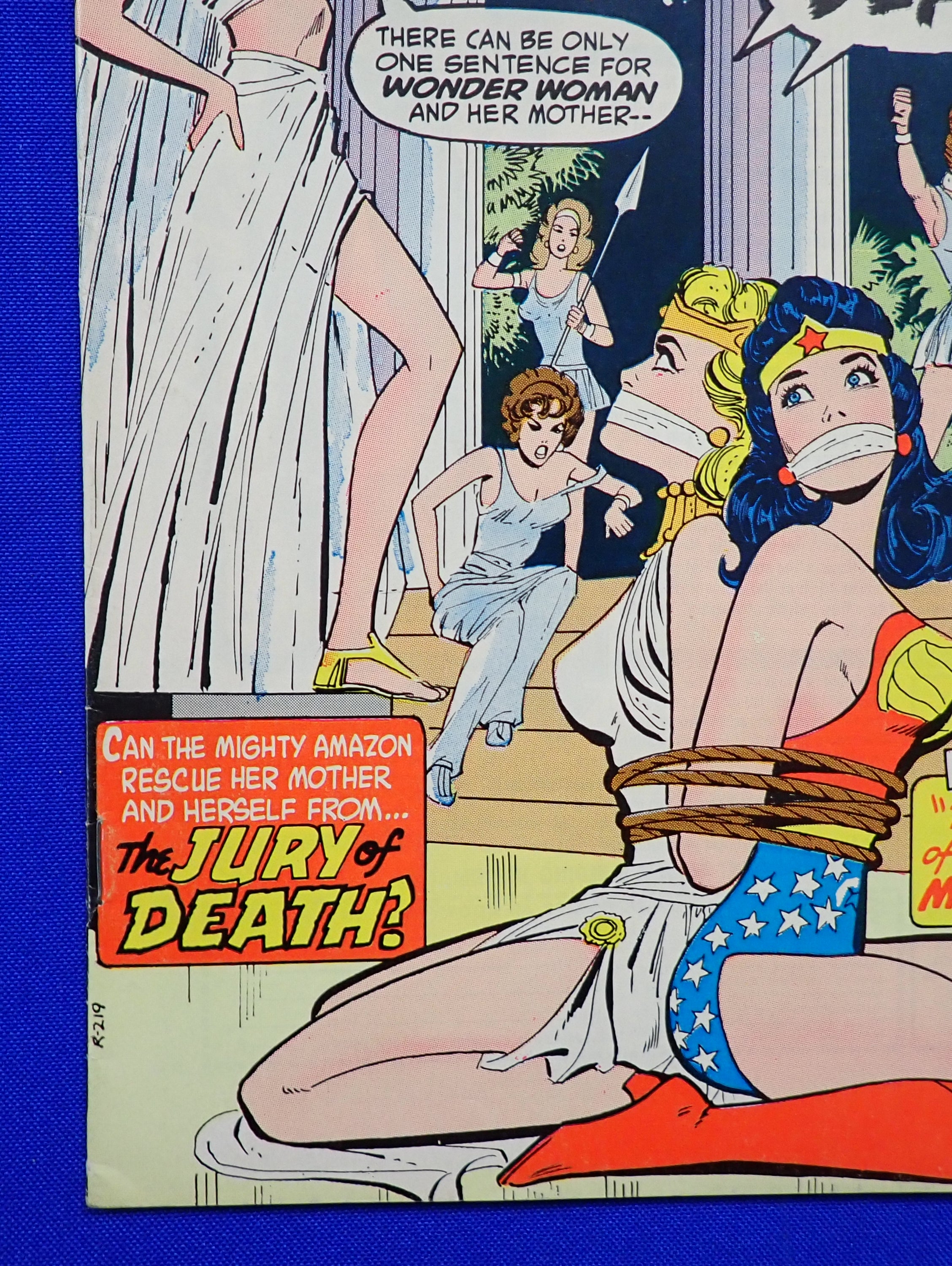Wonder Woman #207 (1973) - VF- (7.5)