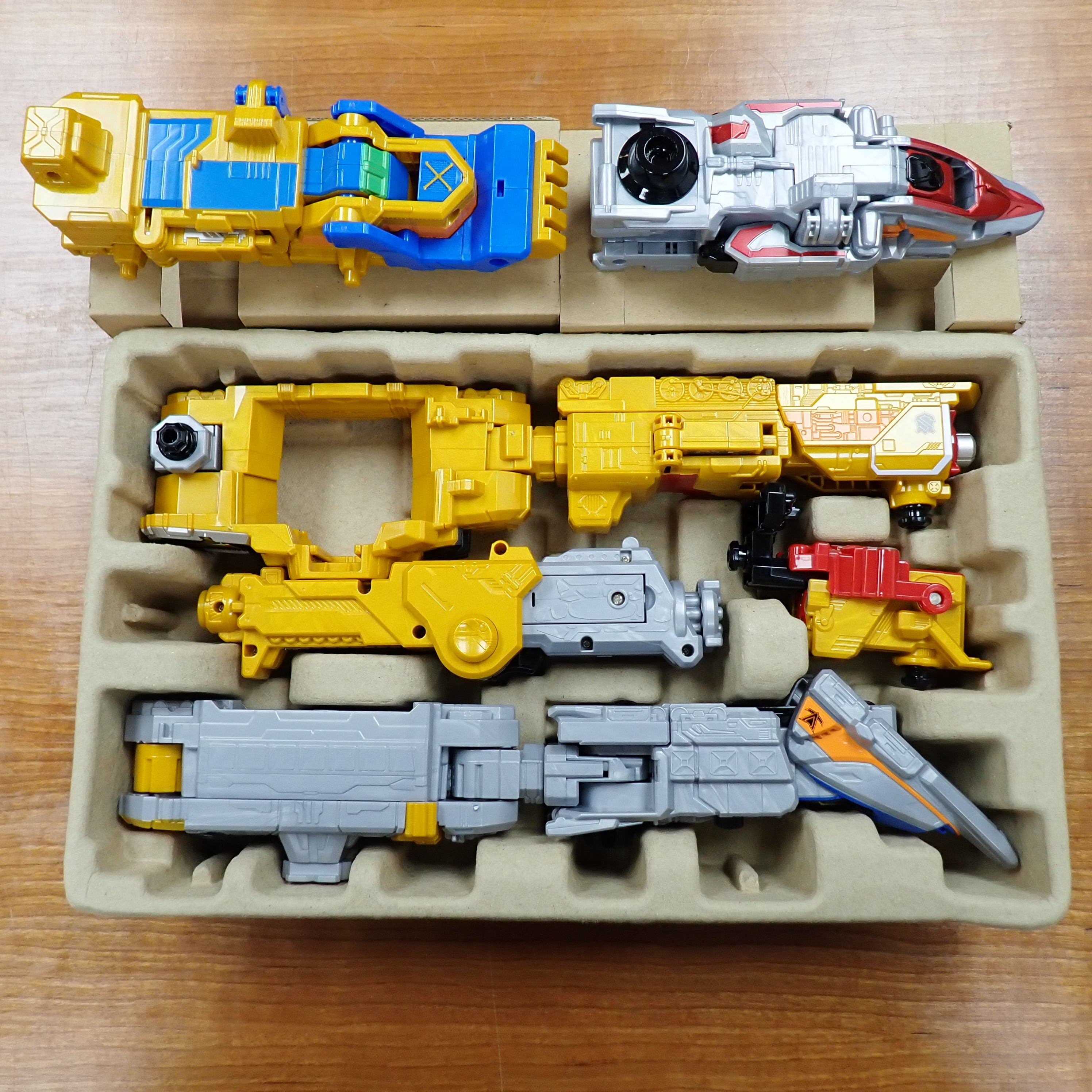Bandai: Lupinranger VS Patranger - Deluxe X-Emperor