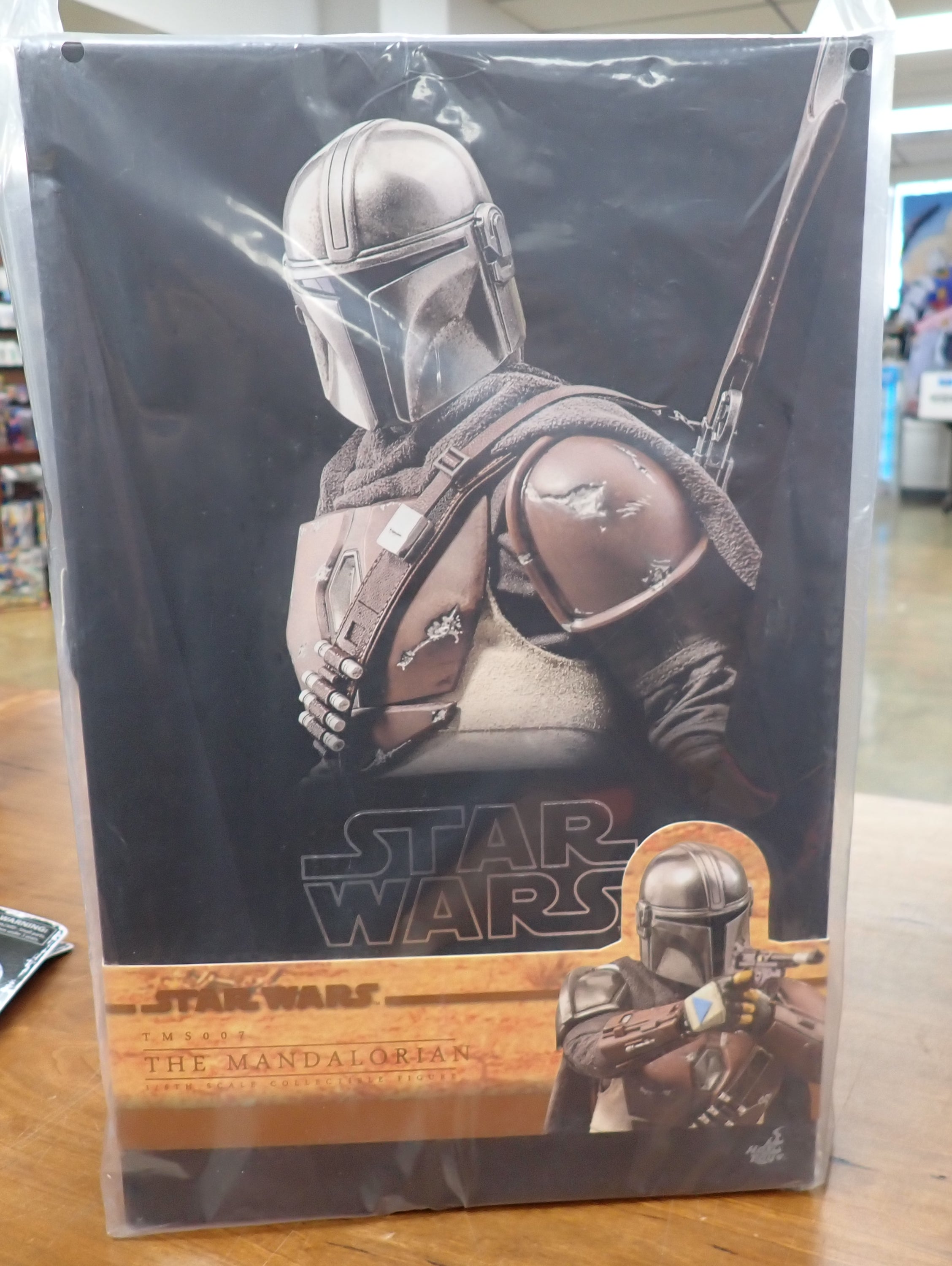 the Mandalorian 1/6th scale hot toys