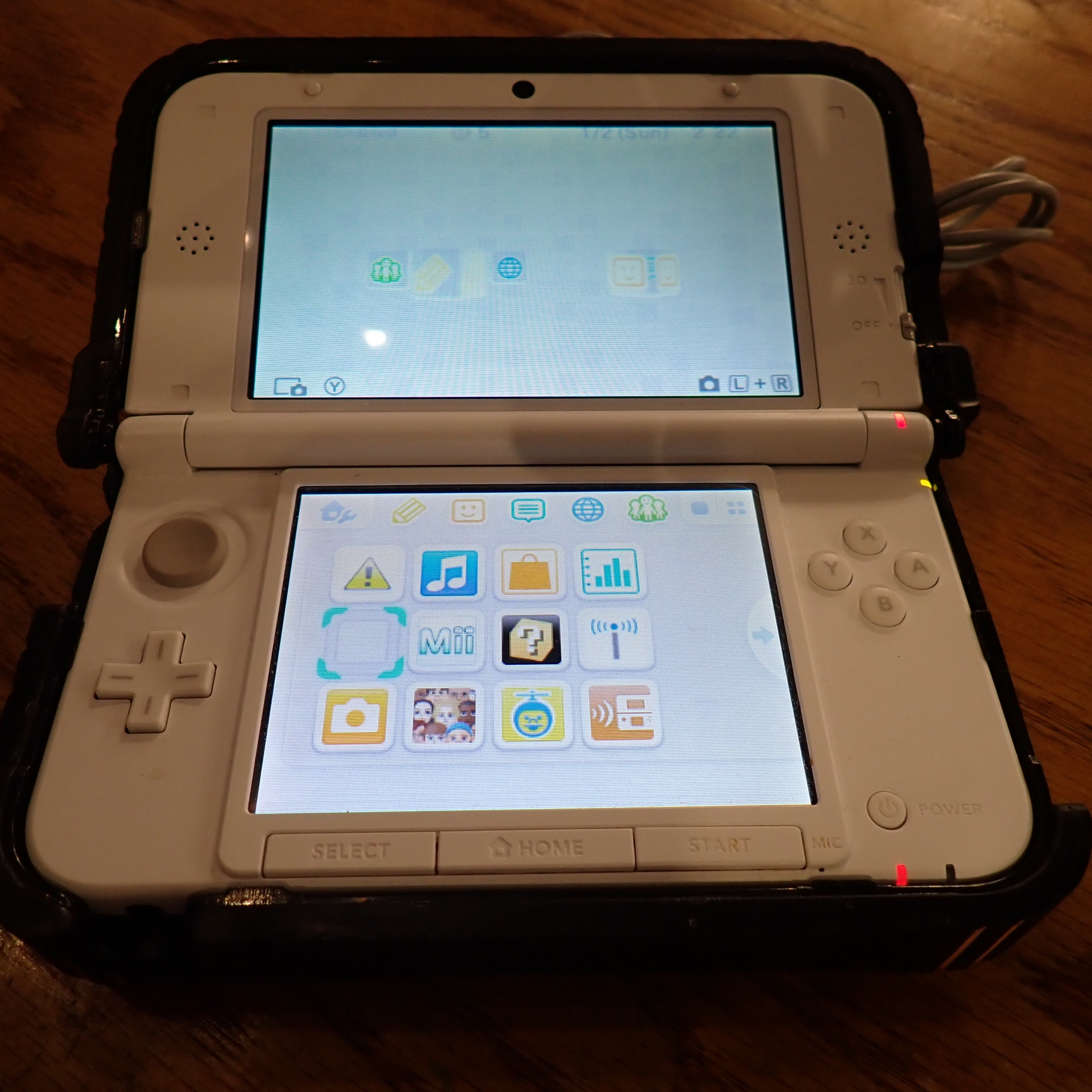 Nintendo 3DS XL - Green/White(Protective case)
