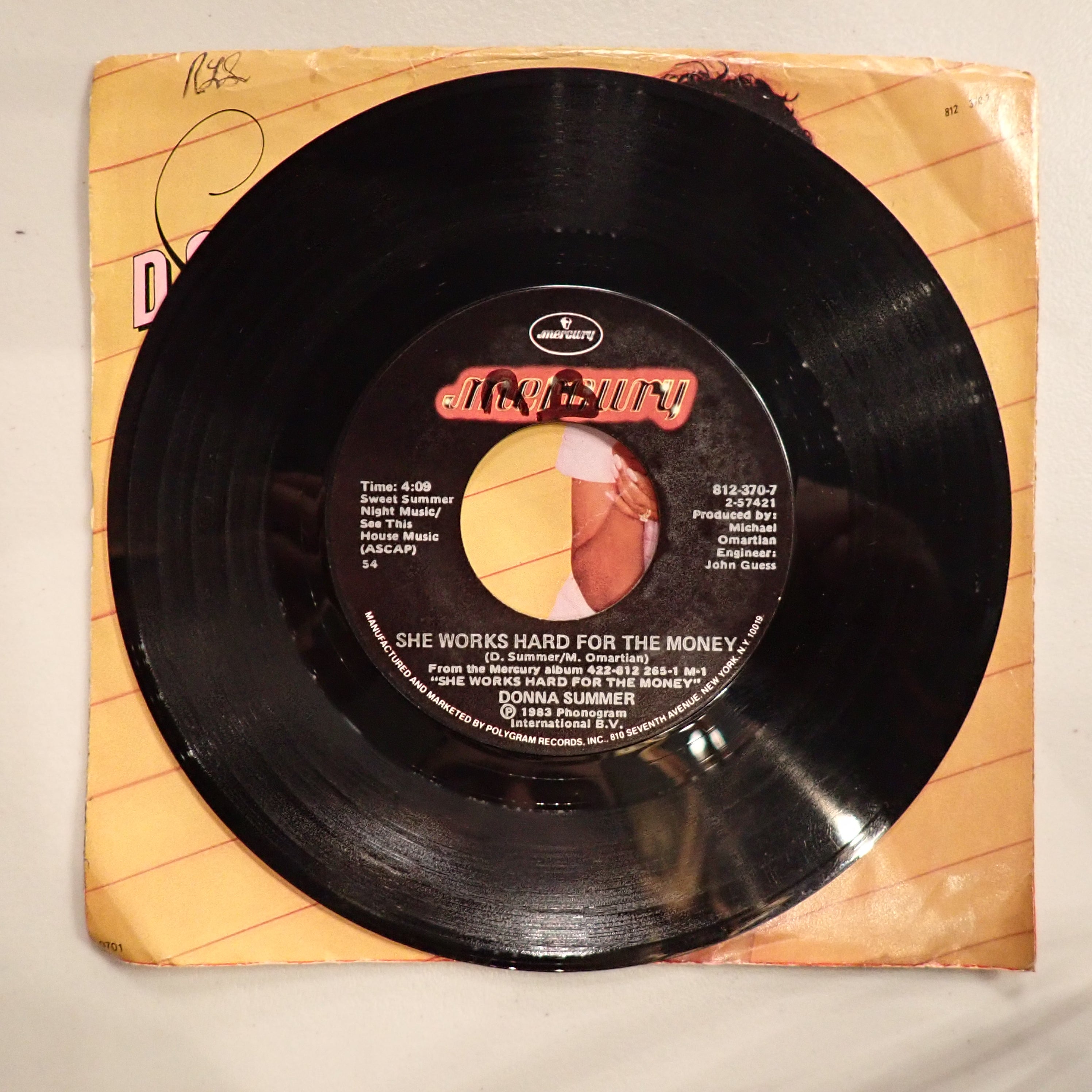 Donna Summer - She Works Hard For The Money