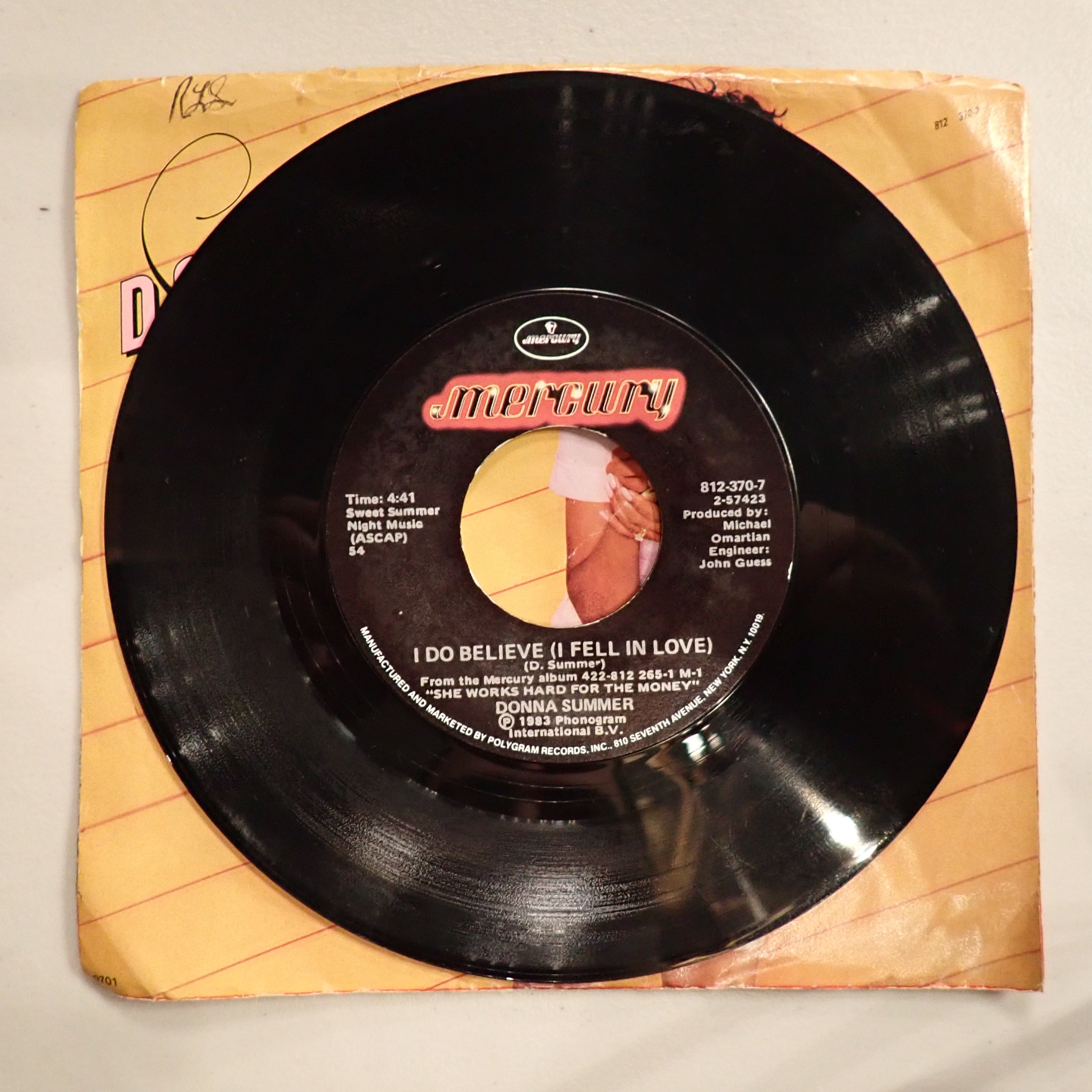 Donna Summer - She Works Hard For The Money