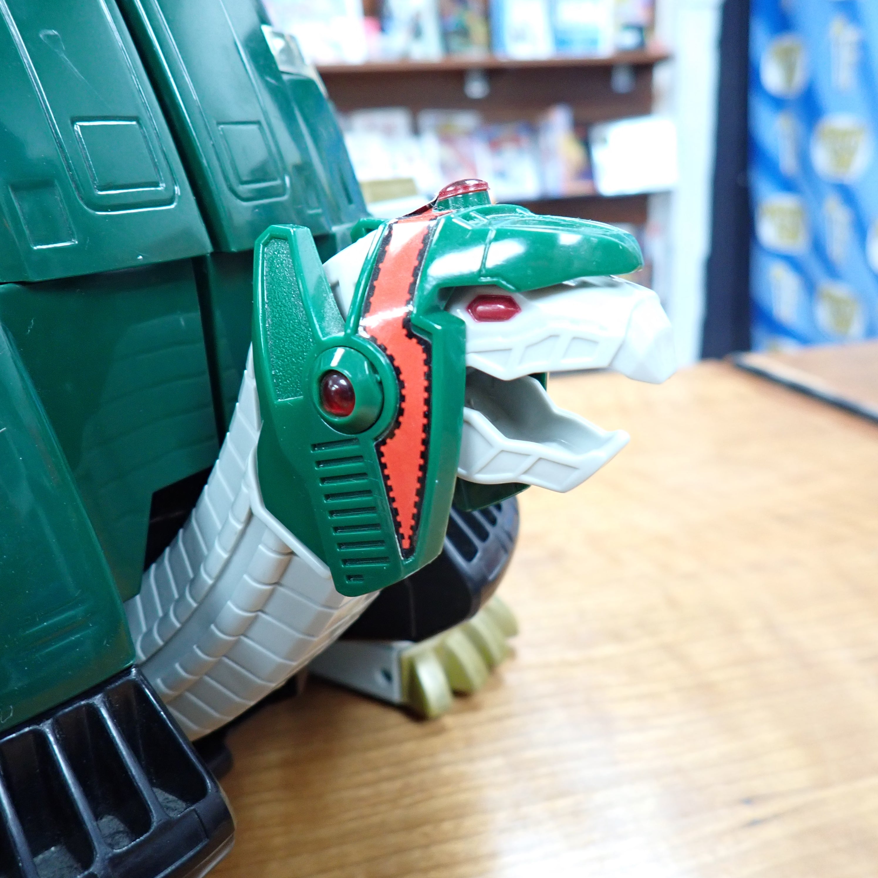 Bandai: Mighty Morphin Power Rangers - Tor the Shuttlezord