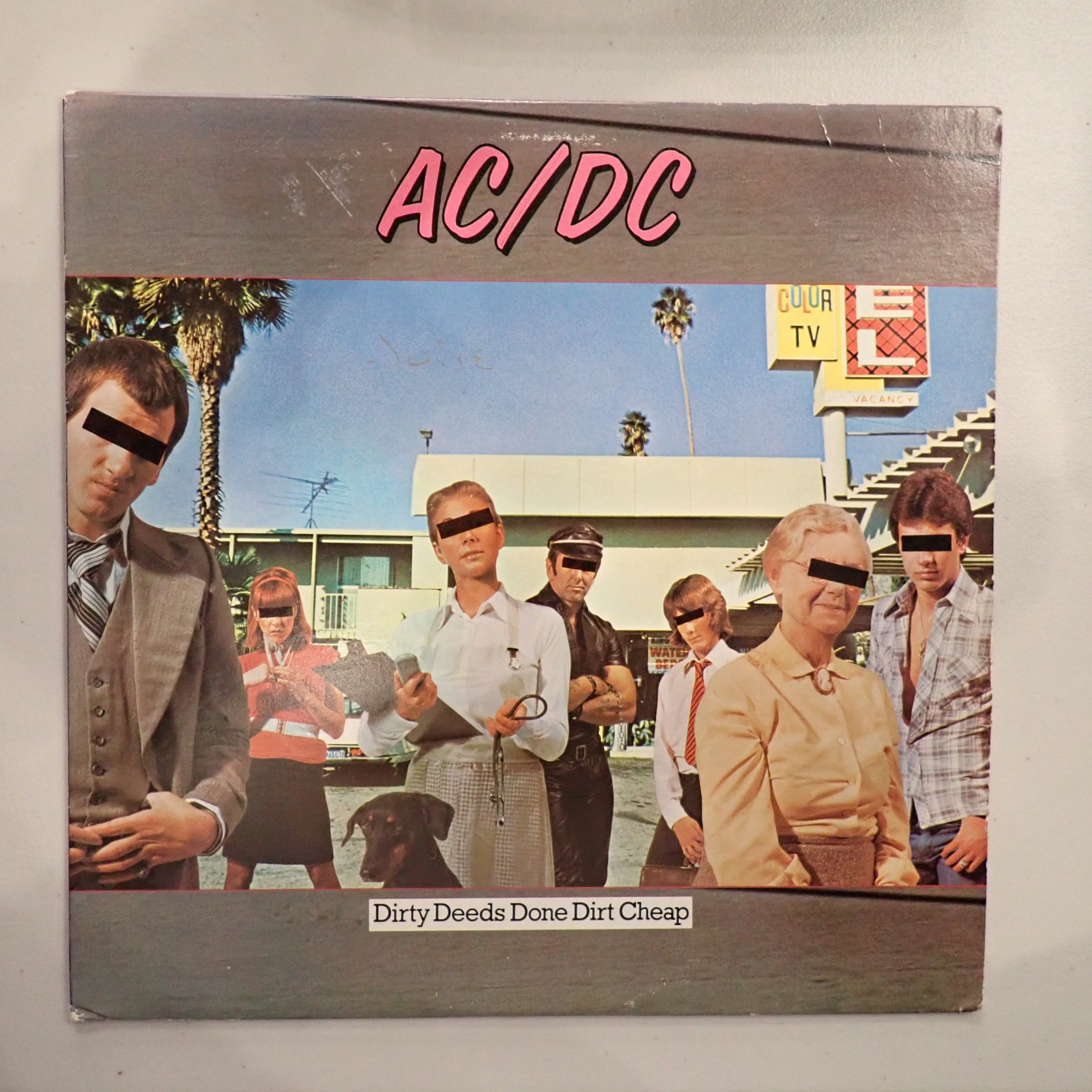AC/DC - Dirty Deeds Done Dirt Cheap