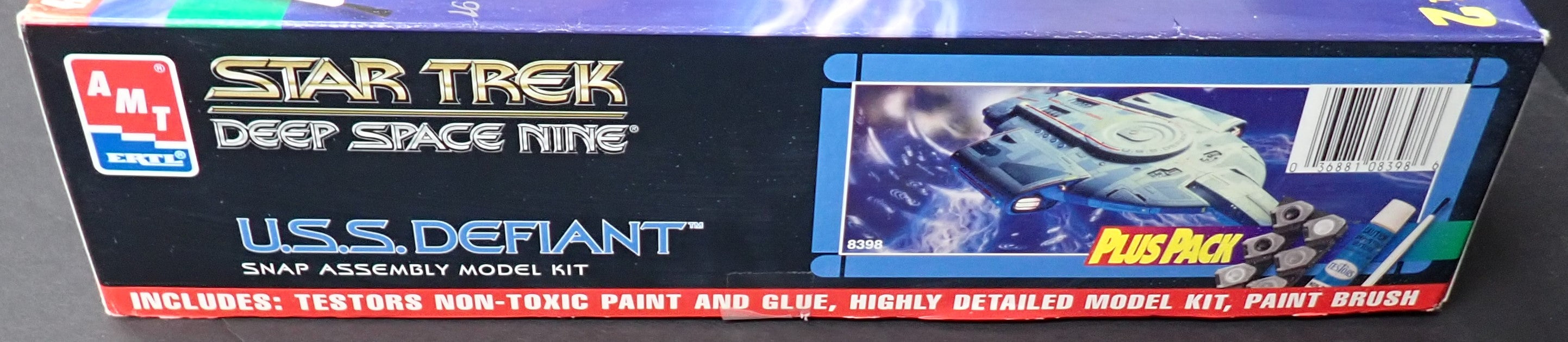 Star Trek: Deep Space Nine - U.S.S. Defiant Model Kit