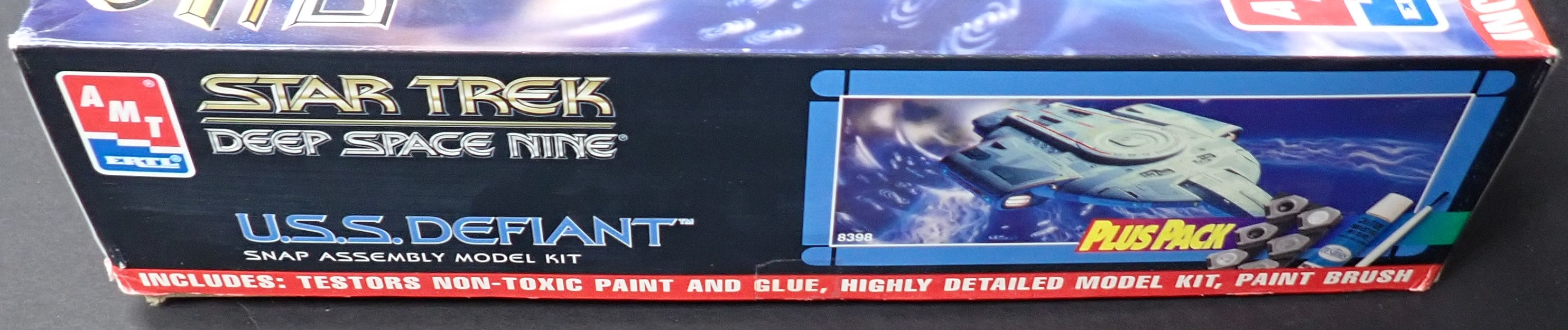 Star Trek: Deep Space Nine - U.S.S. Defiant Model Kit
