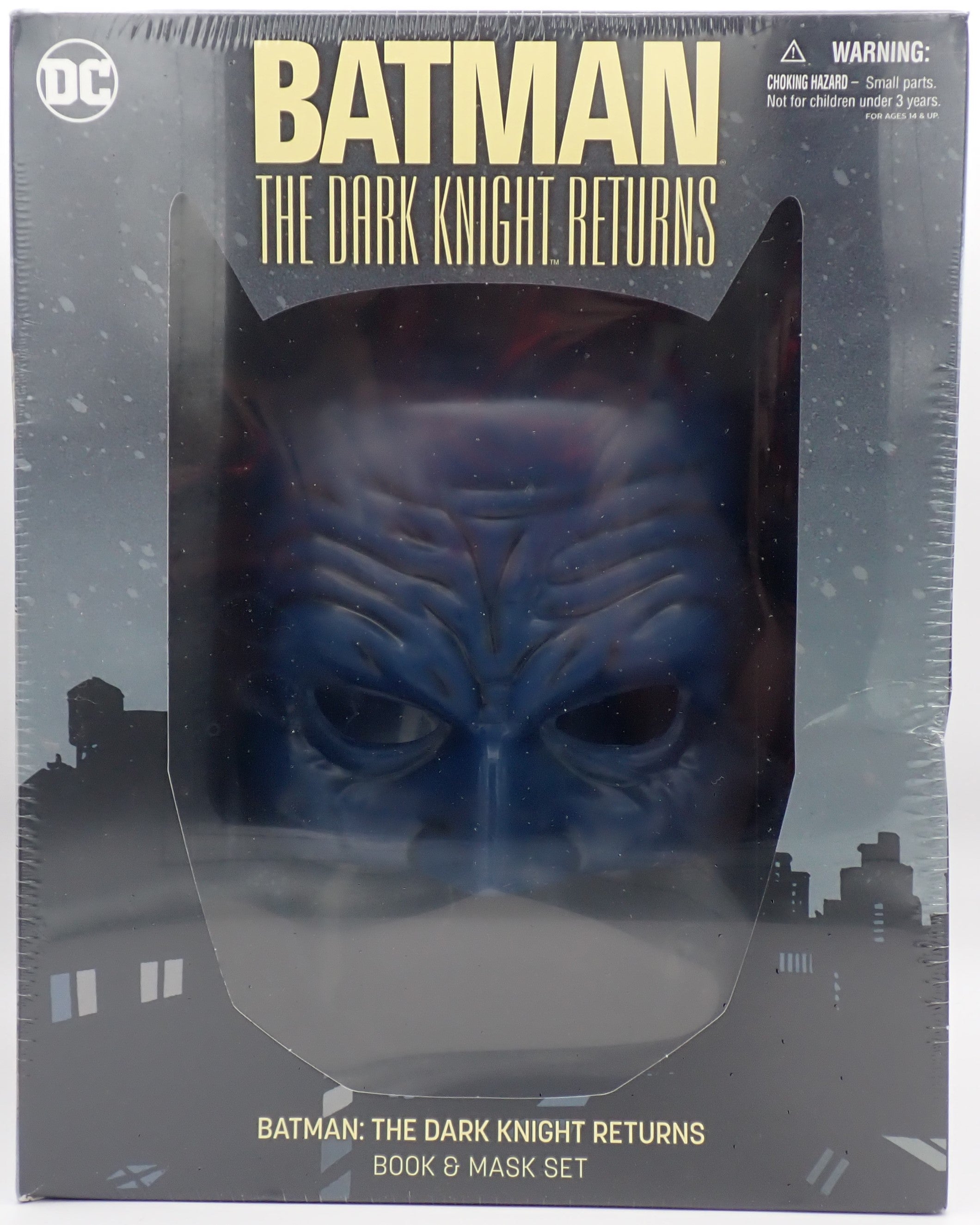 Dark Knight Returns Book and Mask Set