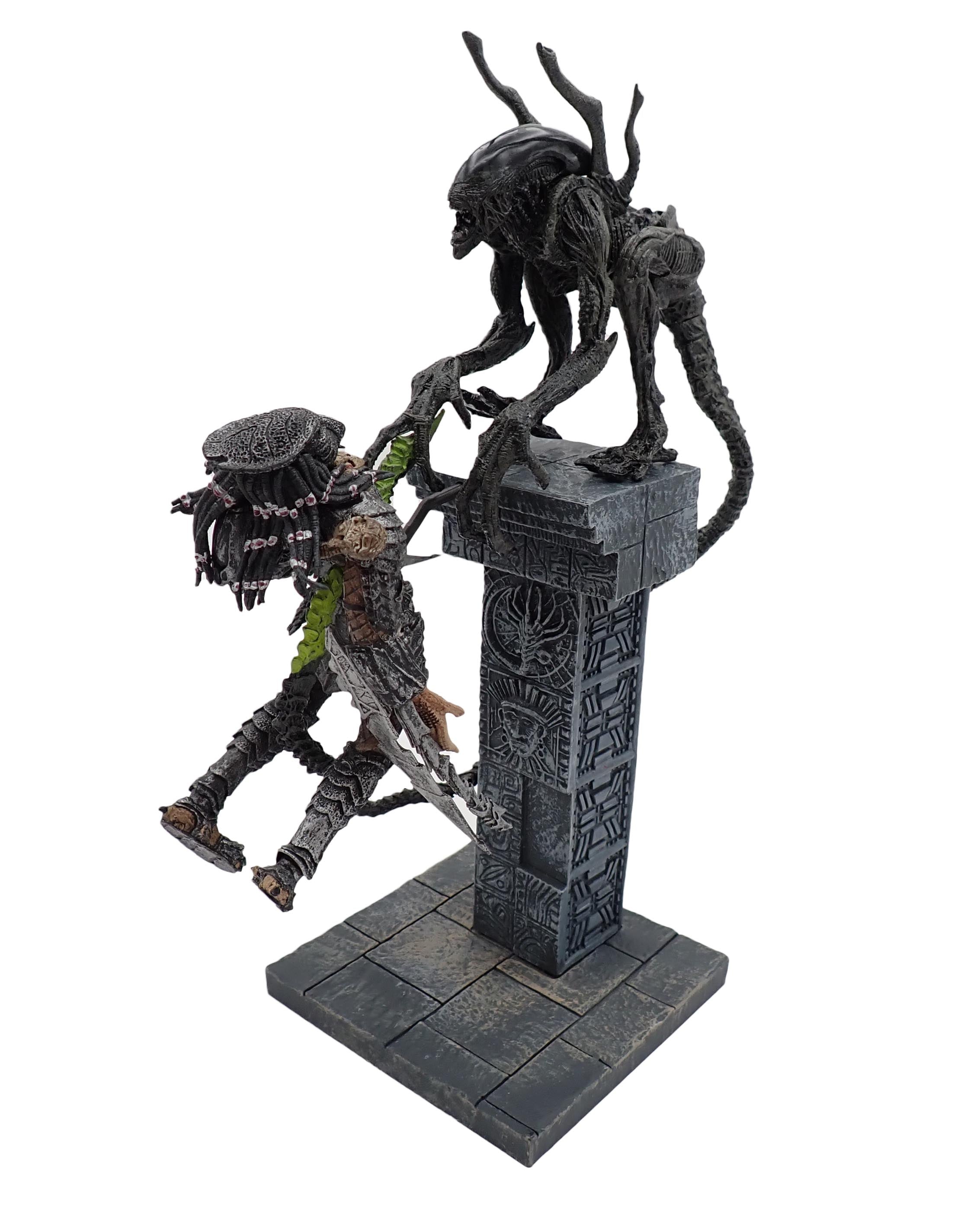 Alien Attacks Predator - McFarlane (Pre-Owned)