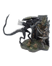 Alien Queen VS Predator - McFarlane