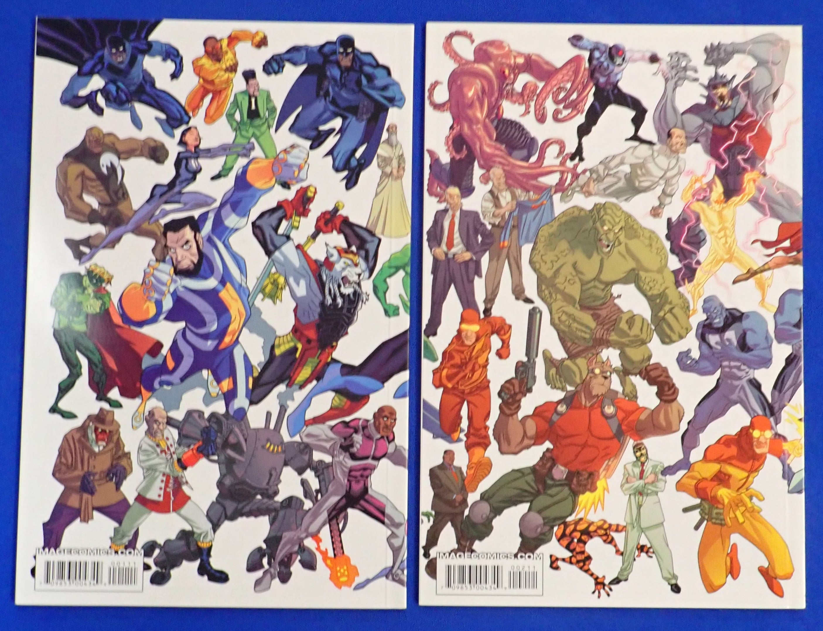 Invincible Universe Official Handbook 1 & 2 (2006) - NM (9.4)+