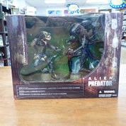 McFarlane: Deluxe Alien vs Predator