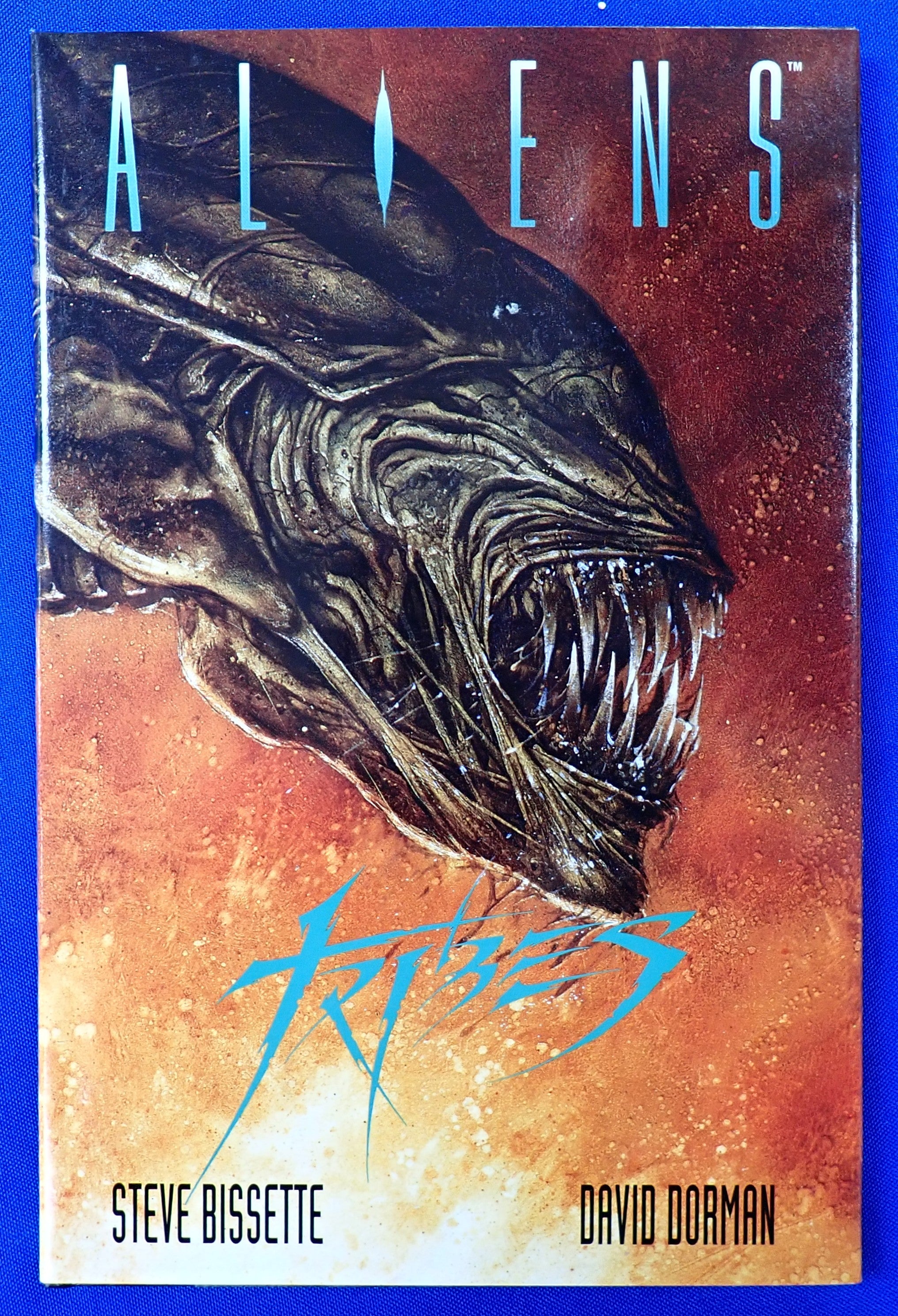 Aliens: Tribes - Hardcover (Pre-Owned)