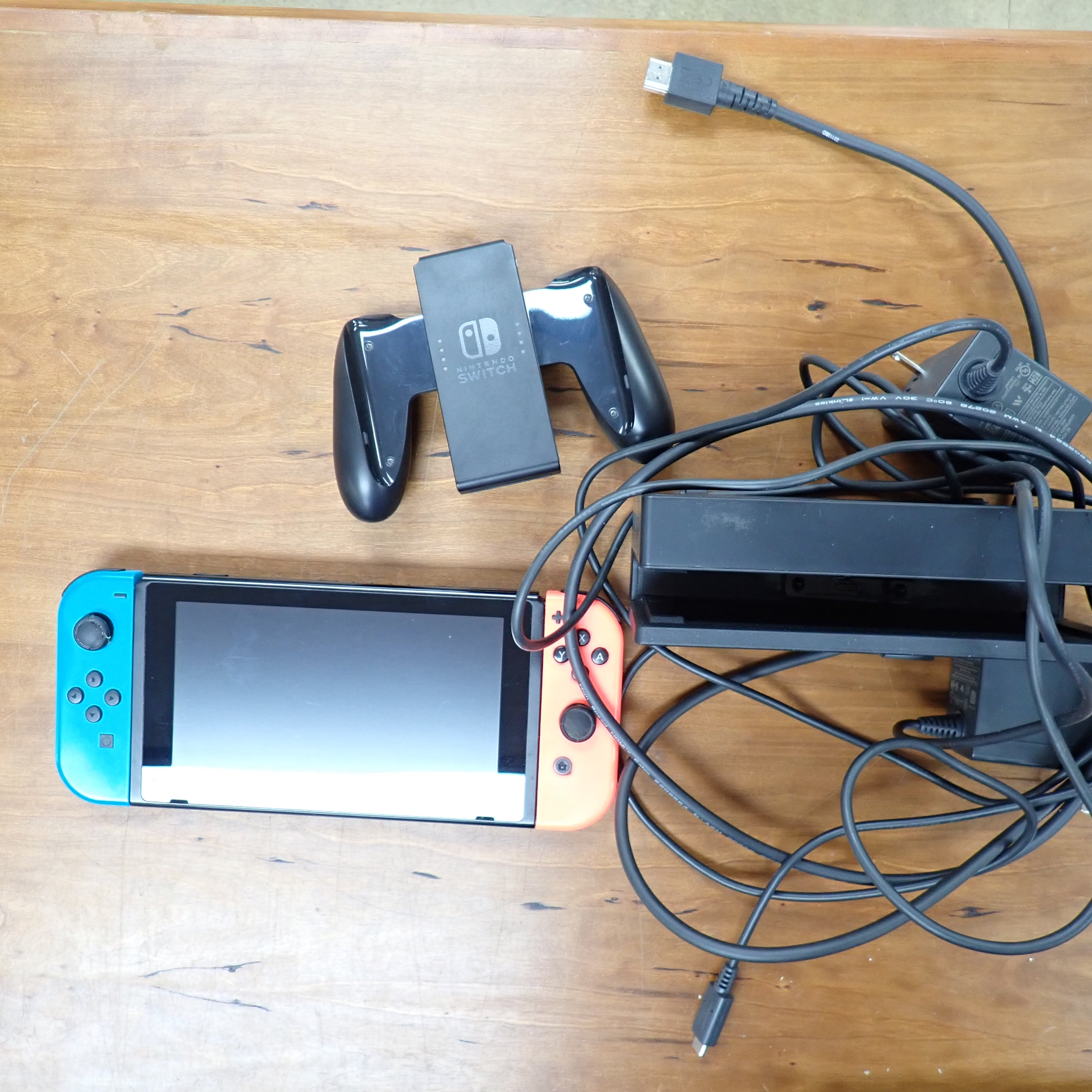 Nintendo Switch - Blue & Red