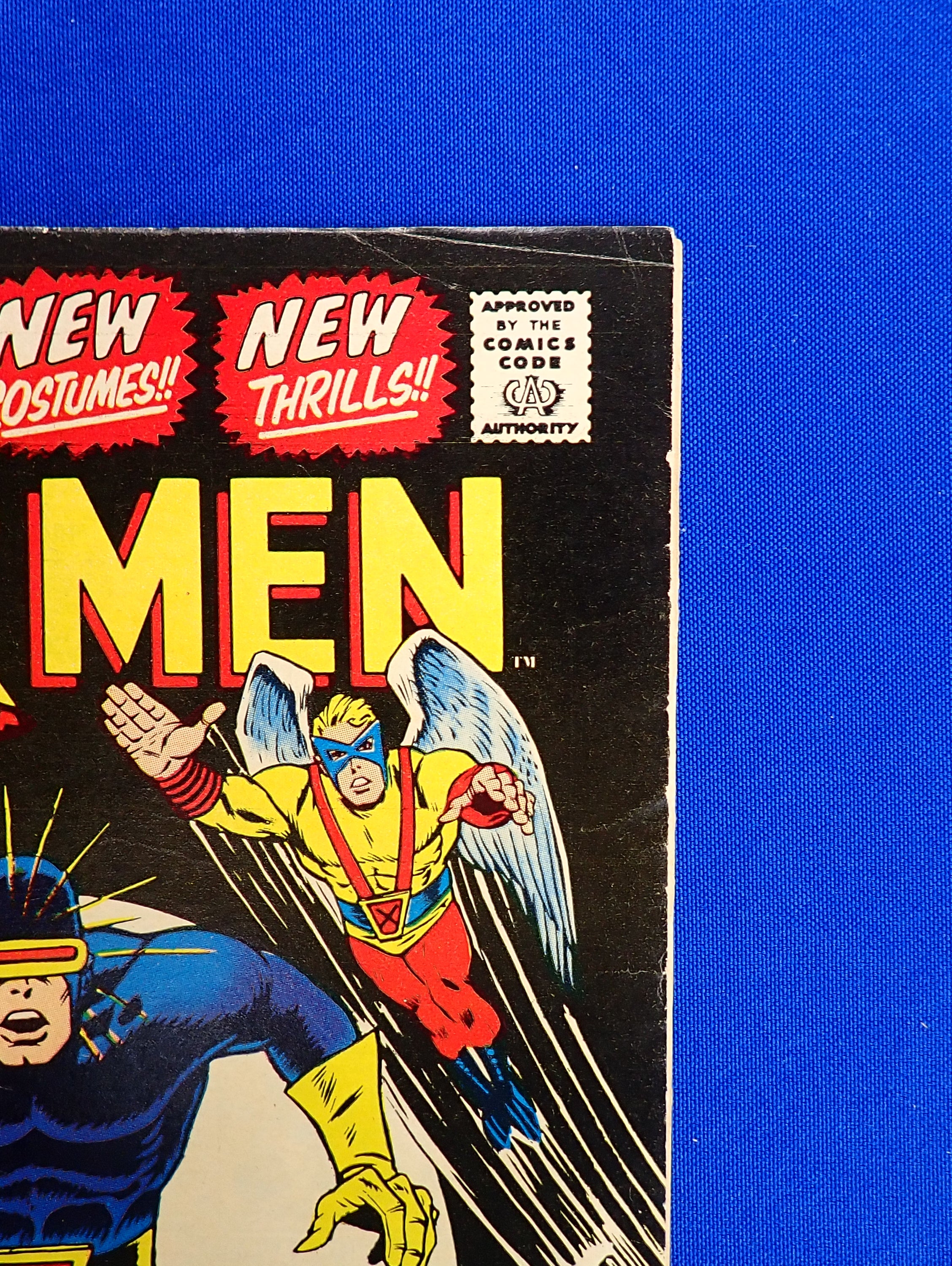 X-Men #39 (1967) - VG+/FN (4.5-5.0) - Debut of New Suits