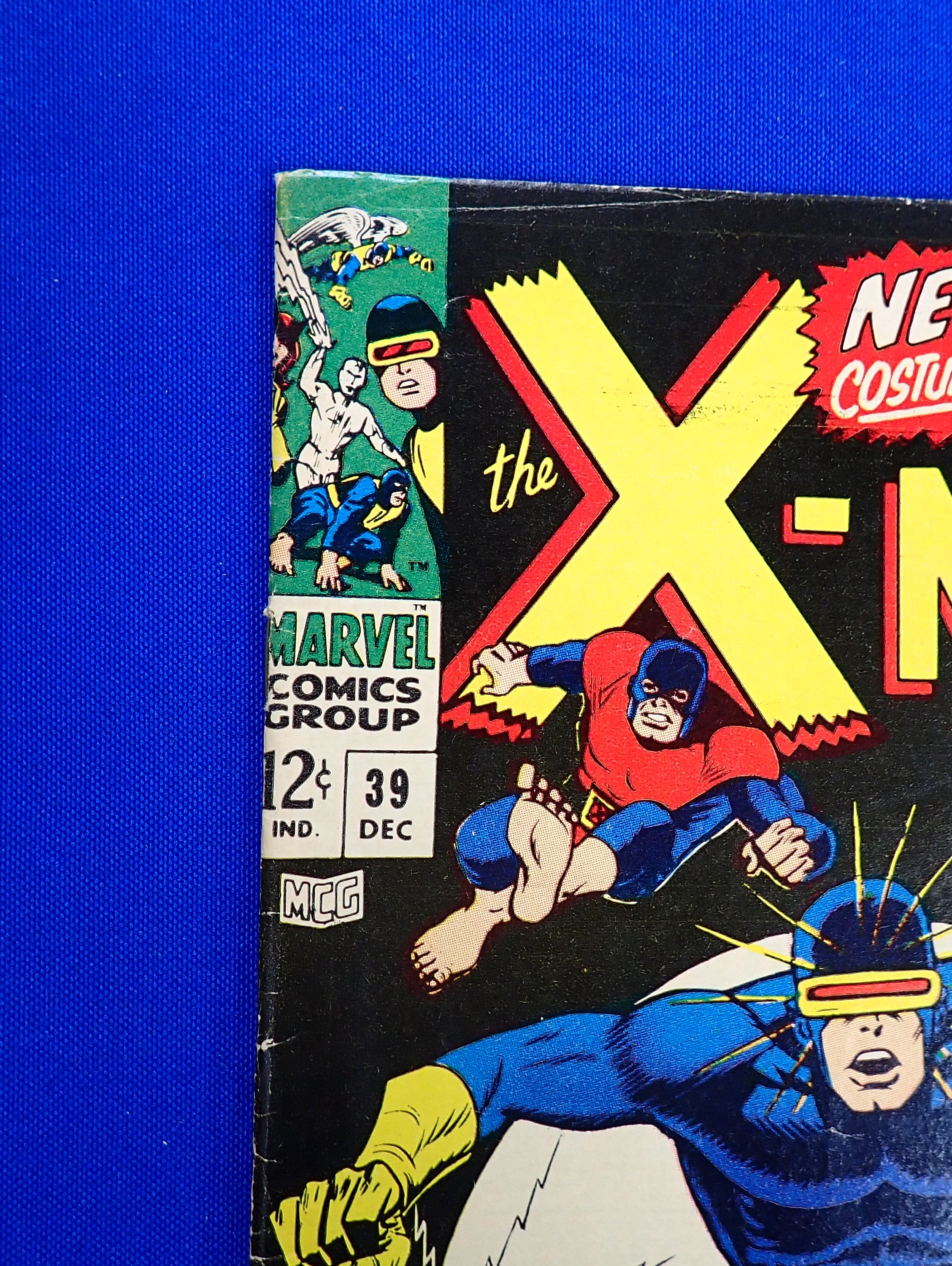 X-Men #39 (1967) - VG+/FN (4.5-5.0) - Debut of New Suits