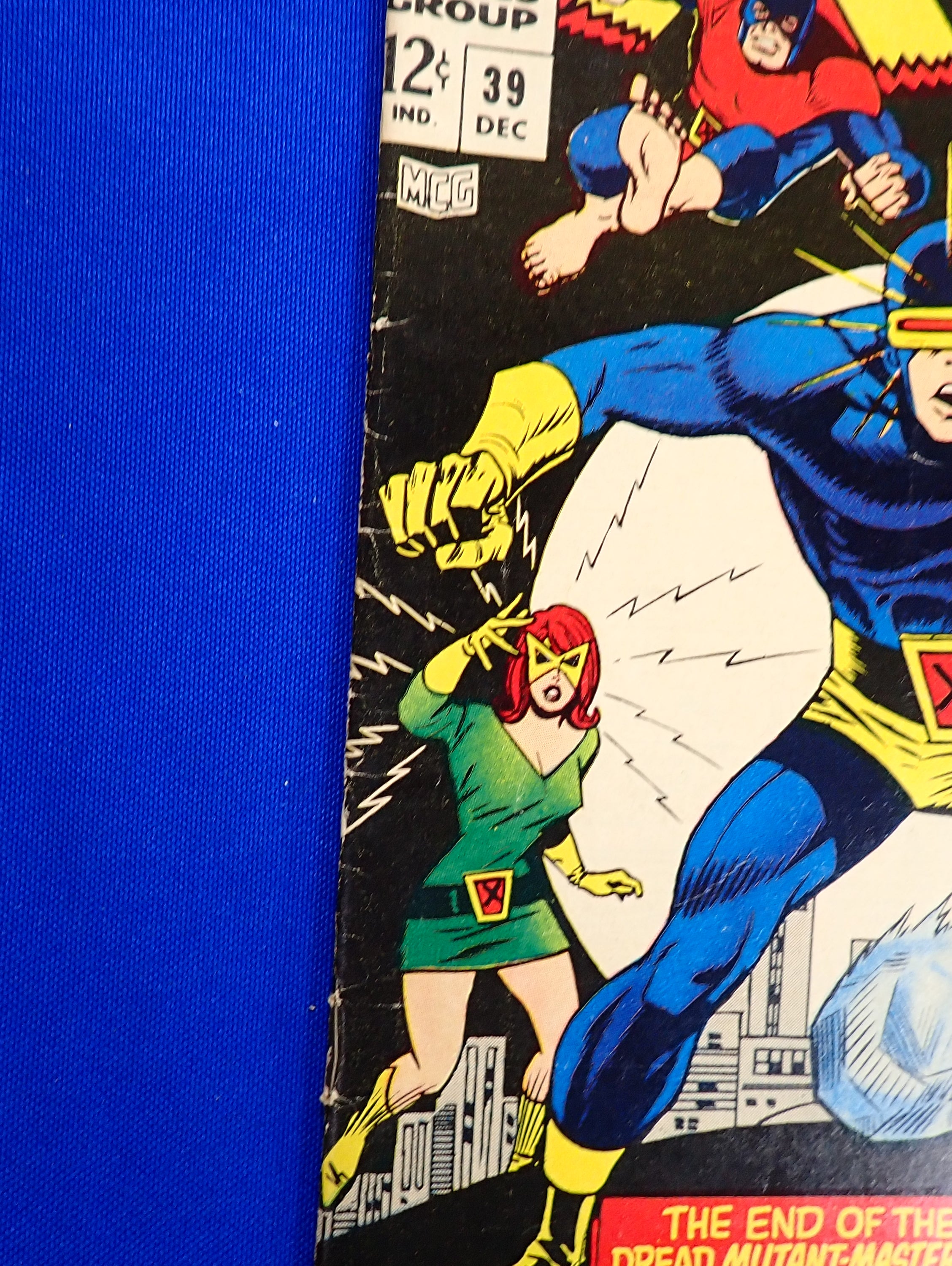 X-Men #39 (1967) - VG+/FN (4.5-5.0) - Debut of New Suits