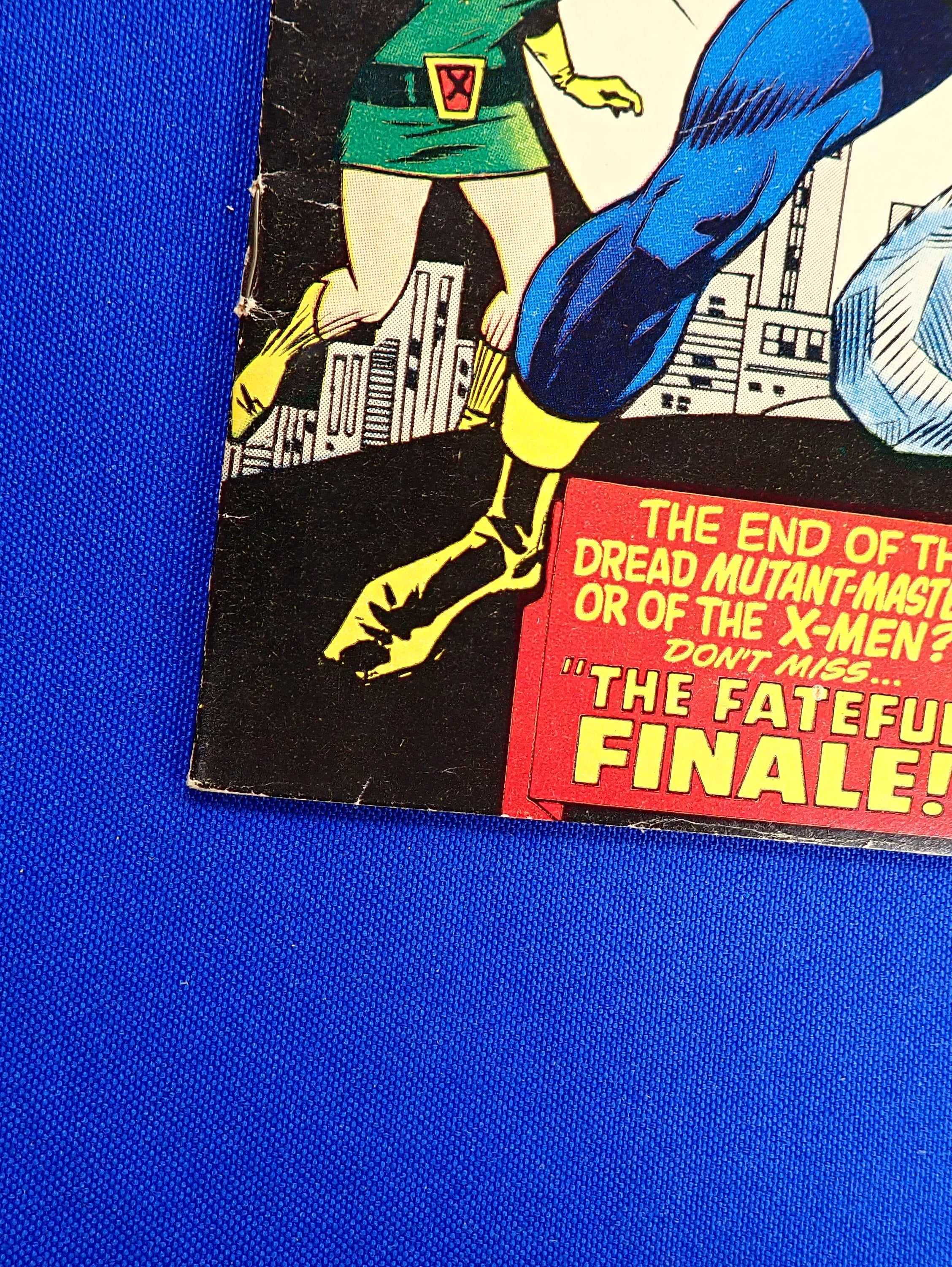 X-Men #39 (1967) - VG+/FN (4.5-5.0) - Debut of New Suits