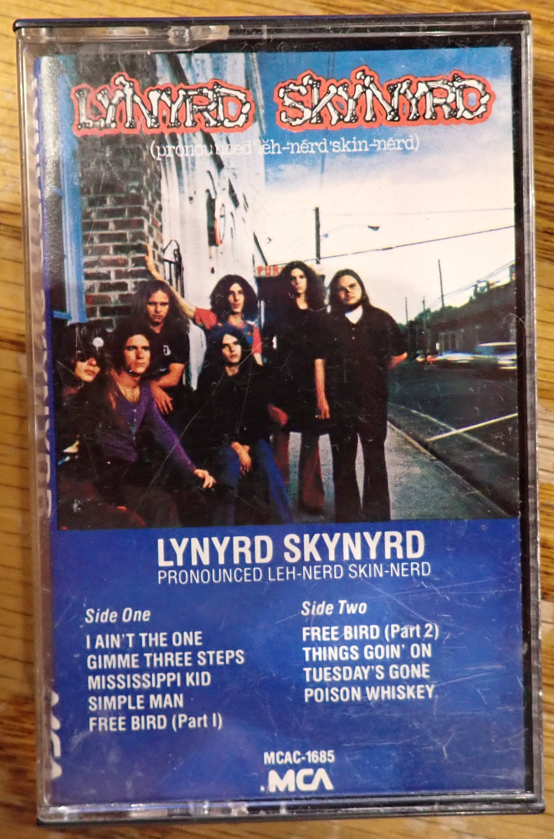 Lynyrd Skynyrd - Pronounced 'Lĕh-'nérd 'Skin-'nérd - Cassette Tape