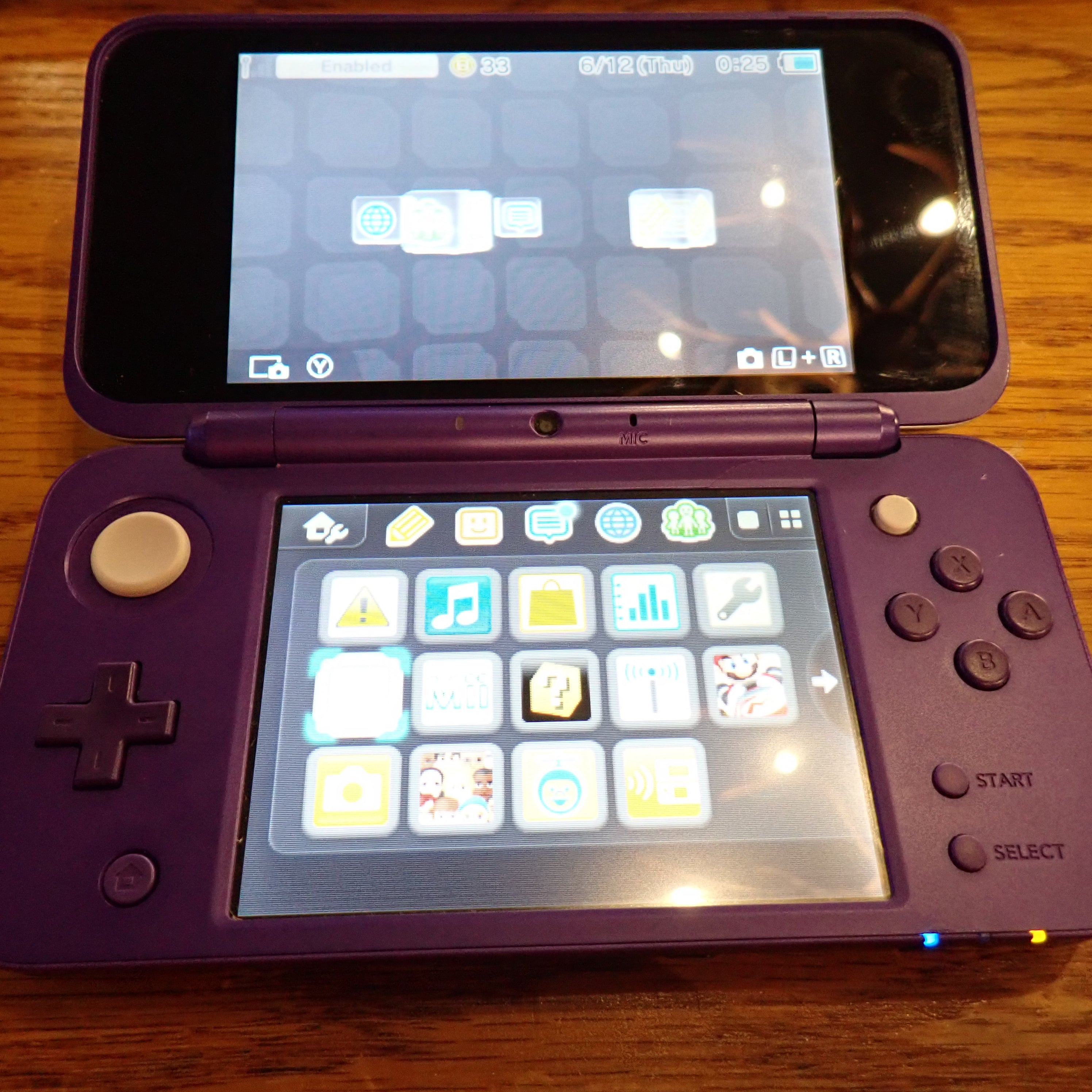 Nintendo 2DS XL - Purple & Silver