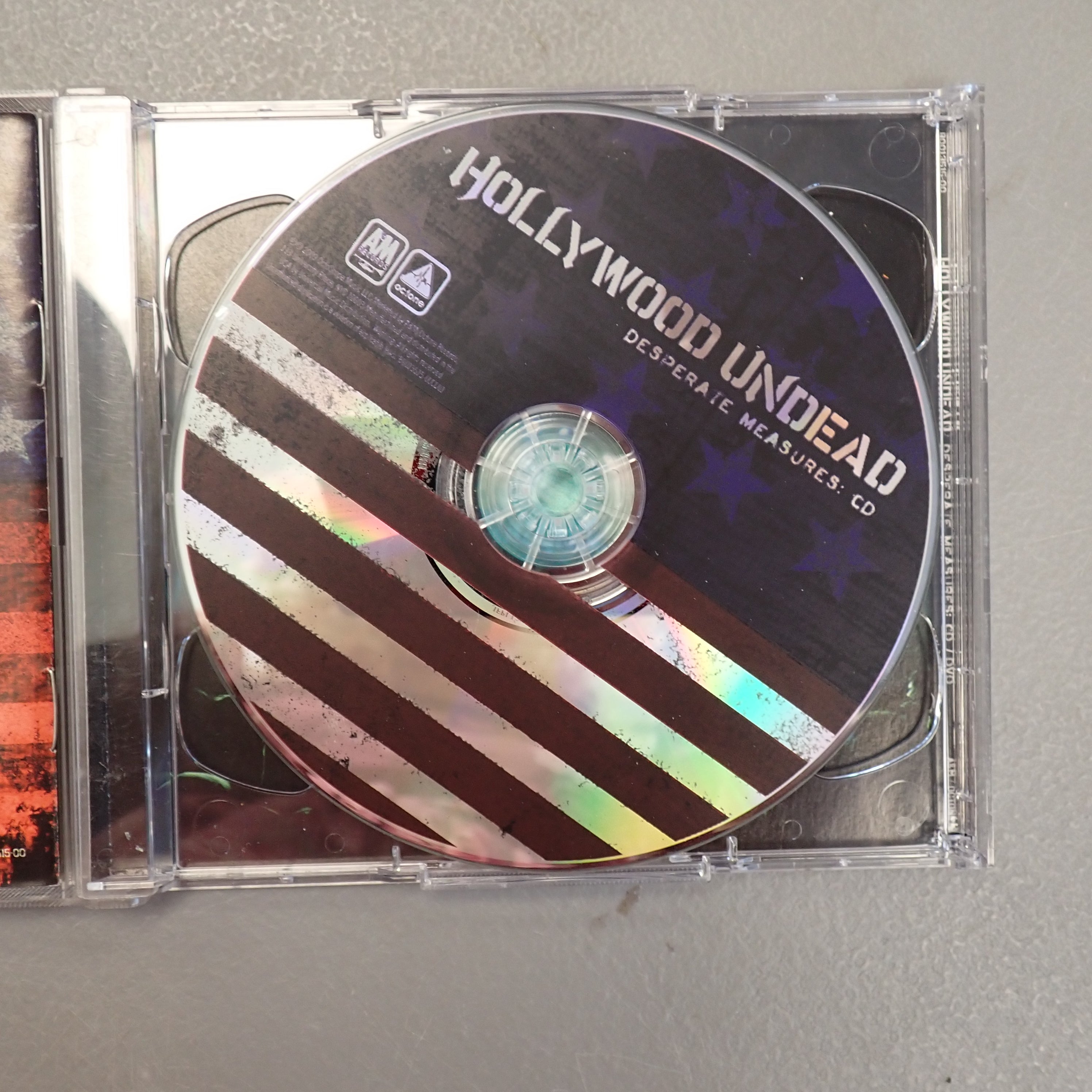 Hollywood undead - Desperate Measures CD