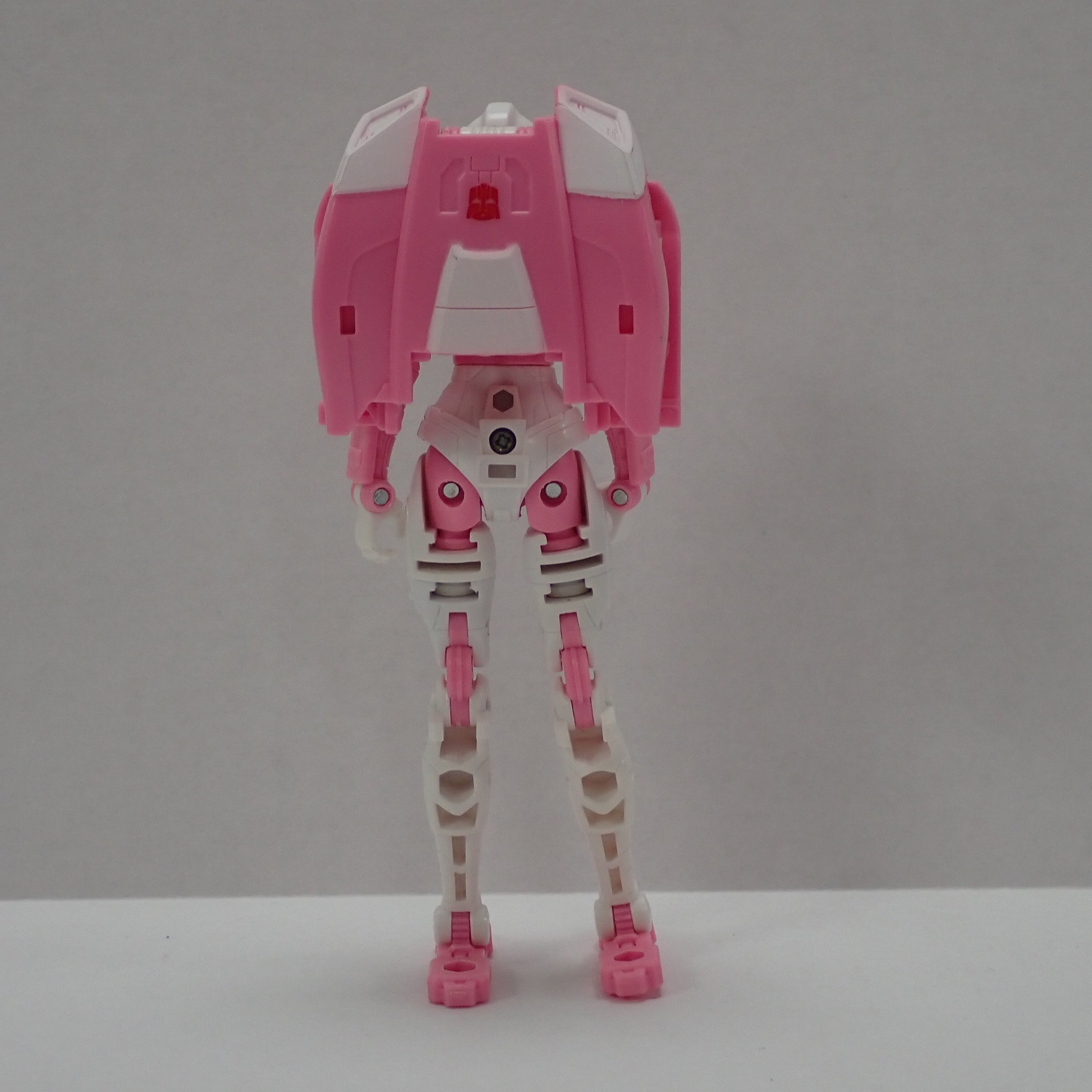 Arcee - Transformers Earthrise War for Cybertron [Pre-Owned]