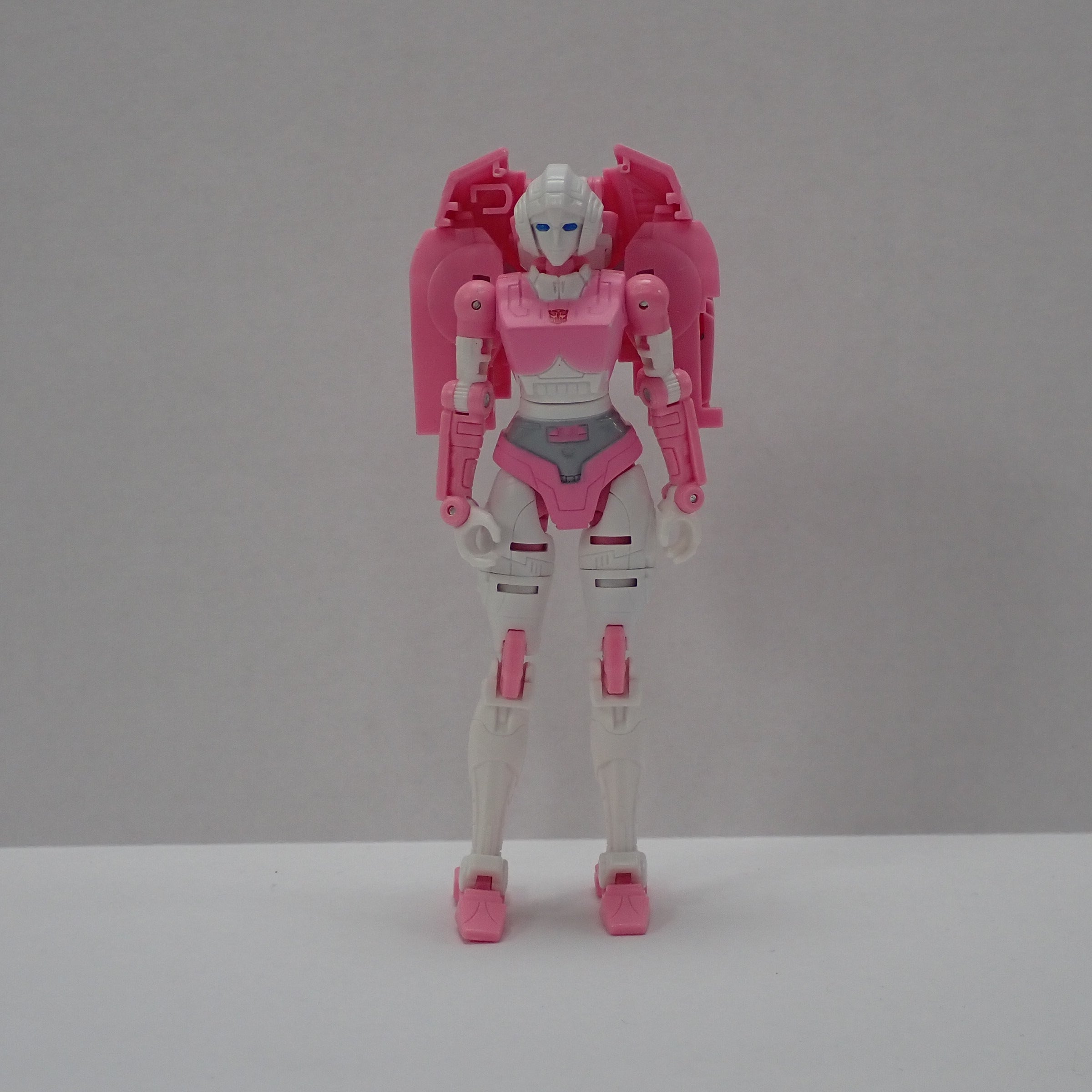 Arcee - Transformers Earthrise War for Cybertron [Pre-Owned]