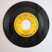 Johnny Cash - Come In Stranger / Guess Things Happen That Way (Loose) - Vinyl