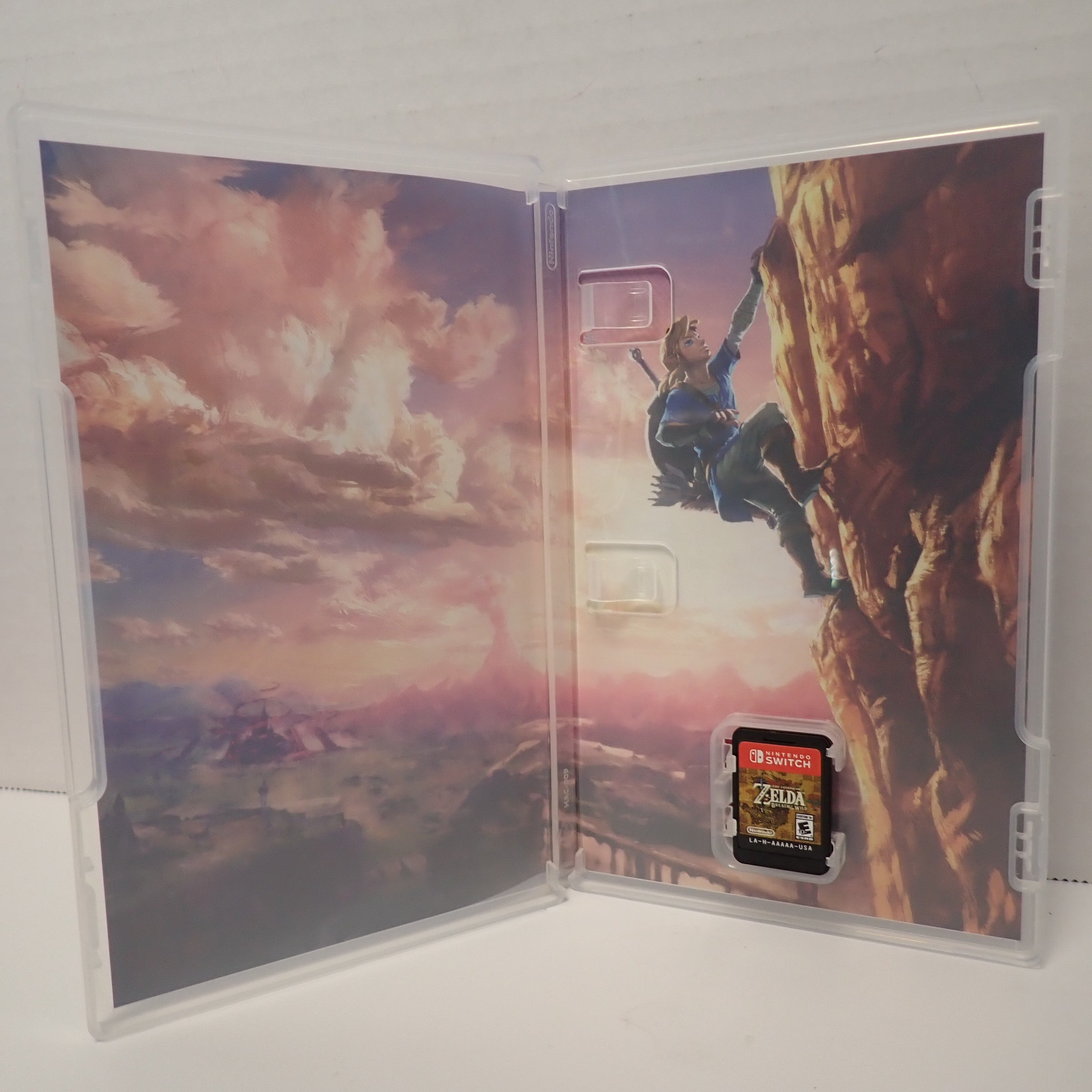 The Legend of Zelda: Breath of the Wild (With Explorers Guide) - Switch