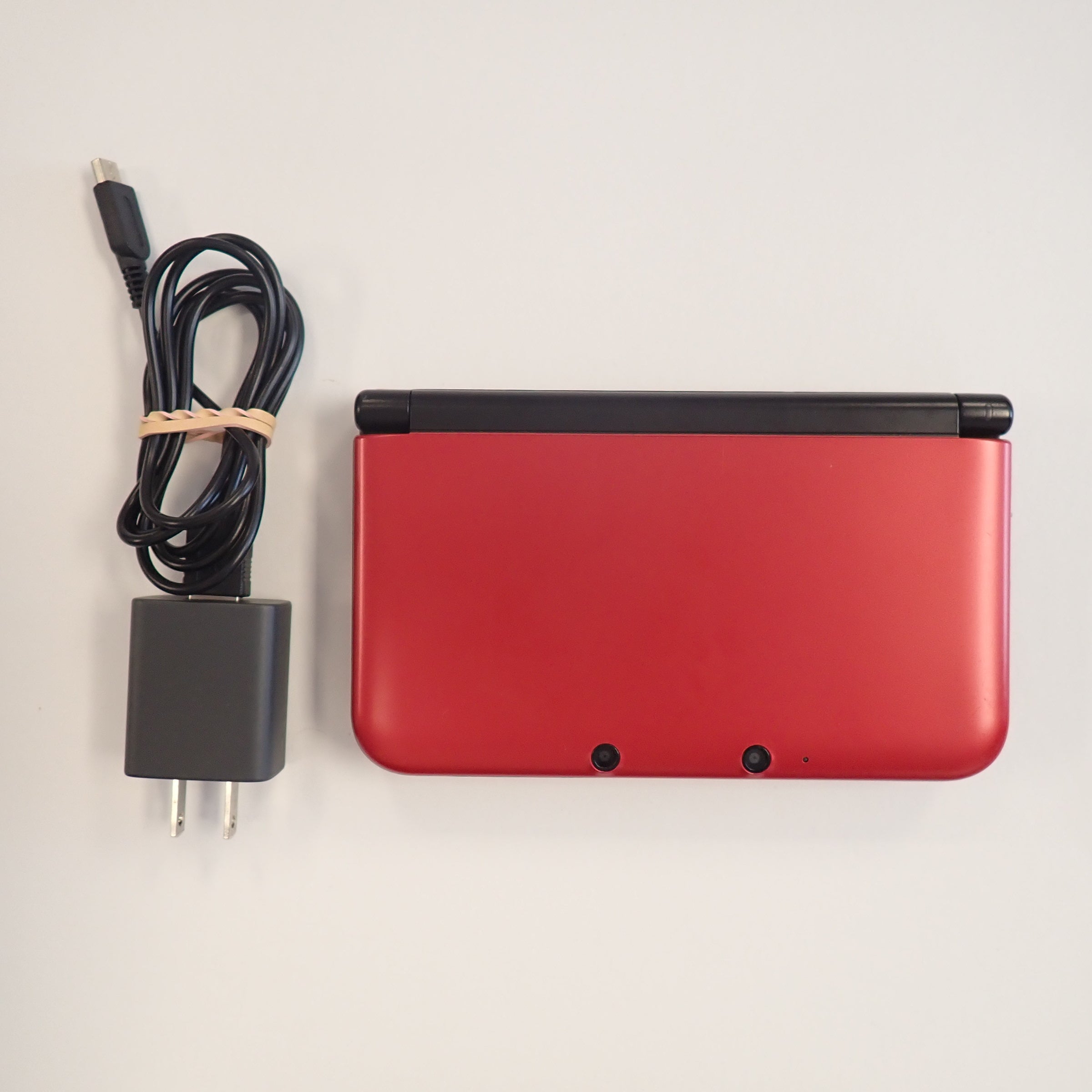 Nintendo 3DS XL- Red (Pre-Owned)