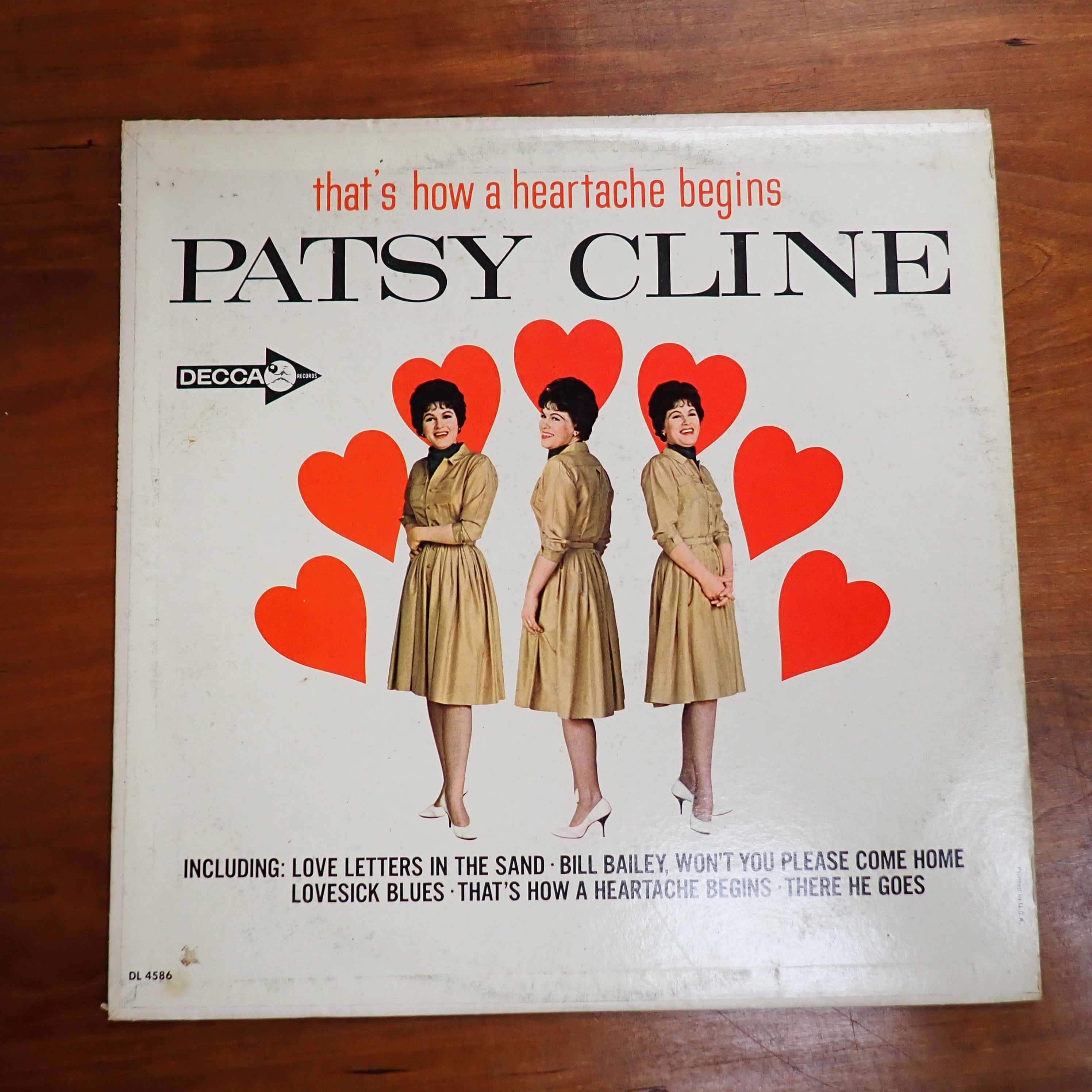 Patsy Cline - That's How A Heartache Begins