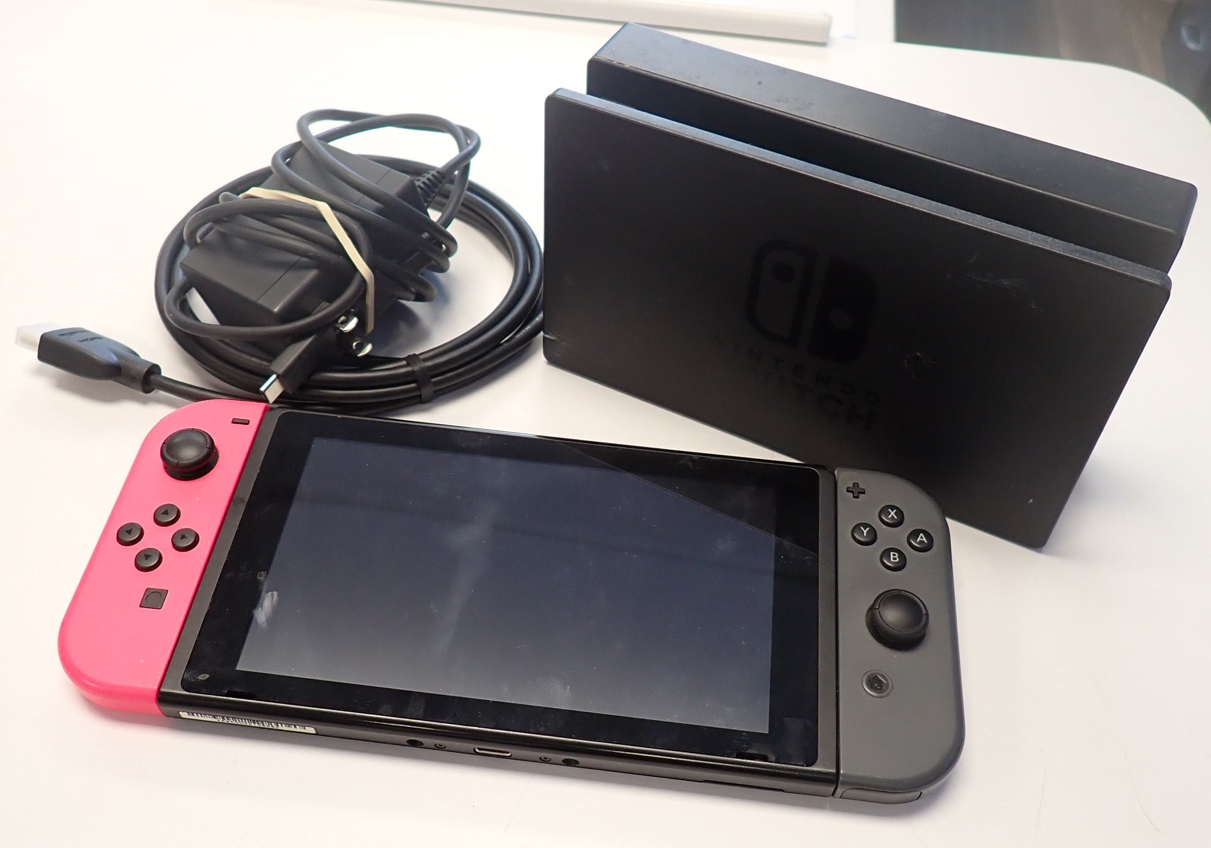 Nintendo Switch Console - Switch [Pre-Owned]