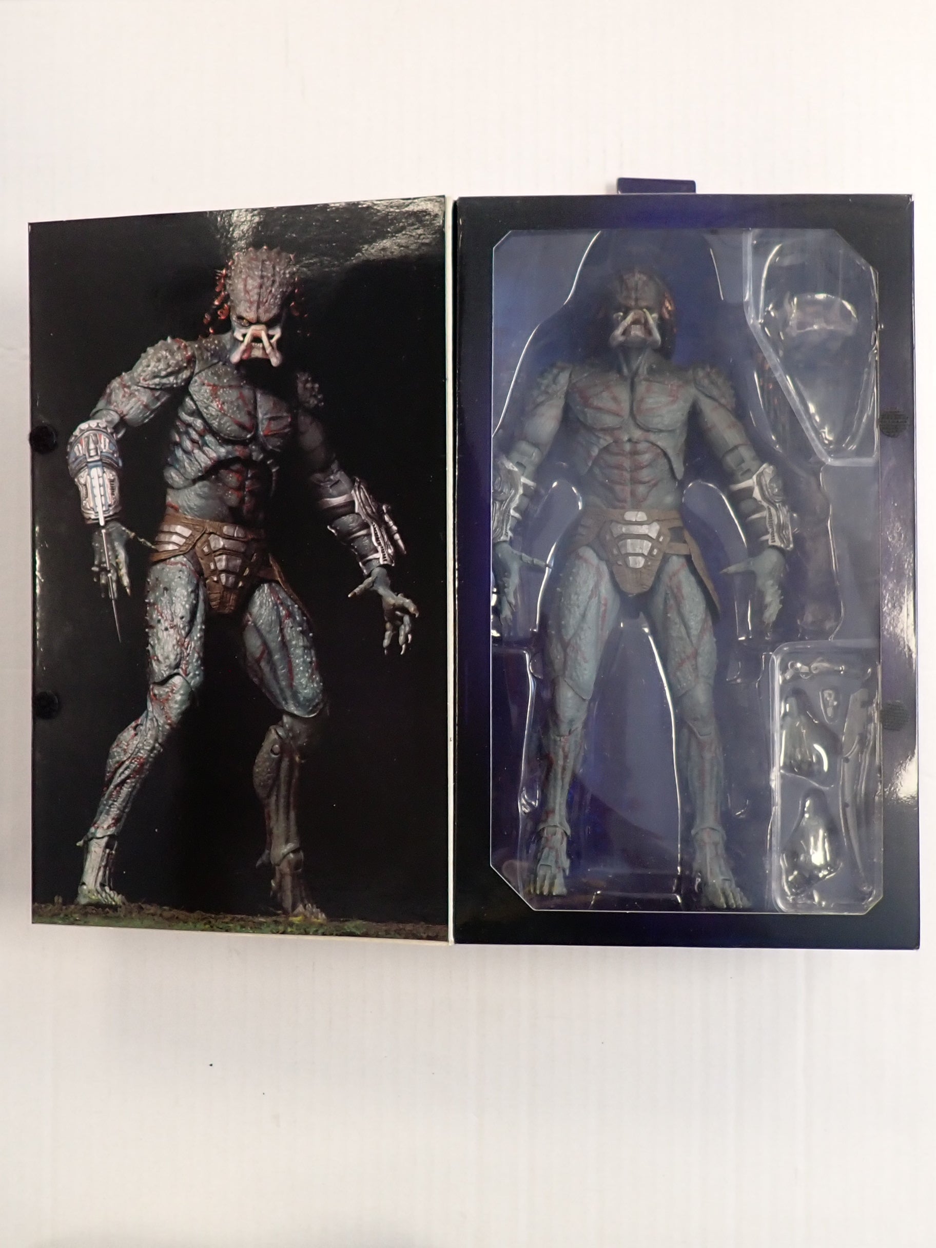 Deluxe The Predator Armored Assassin - NECA Figure [Pre-Owned]