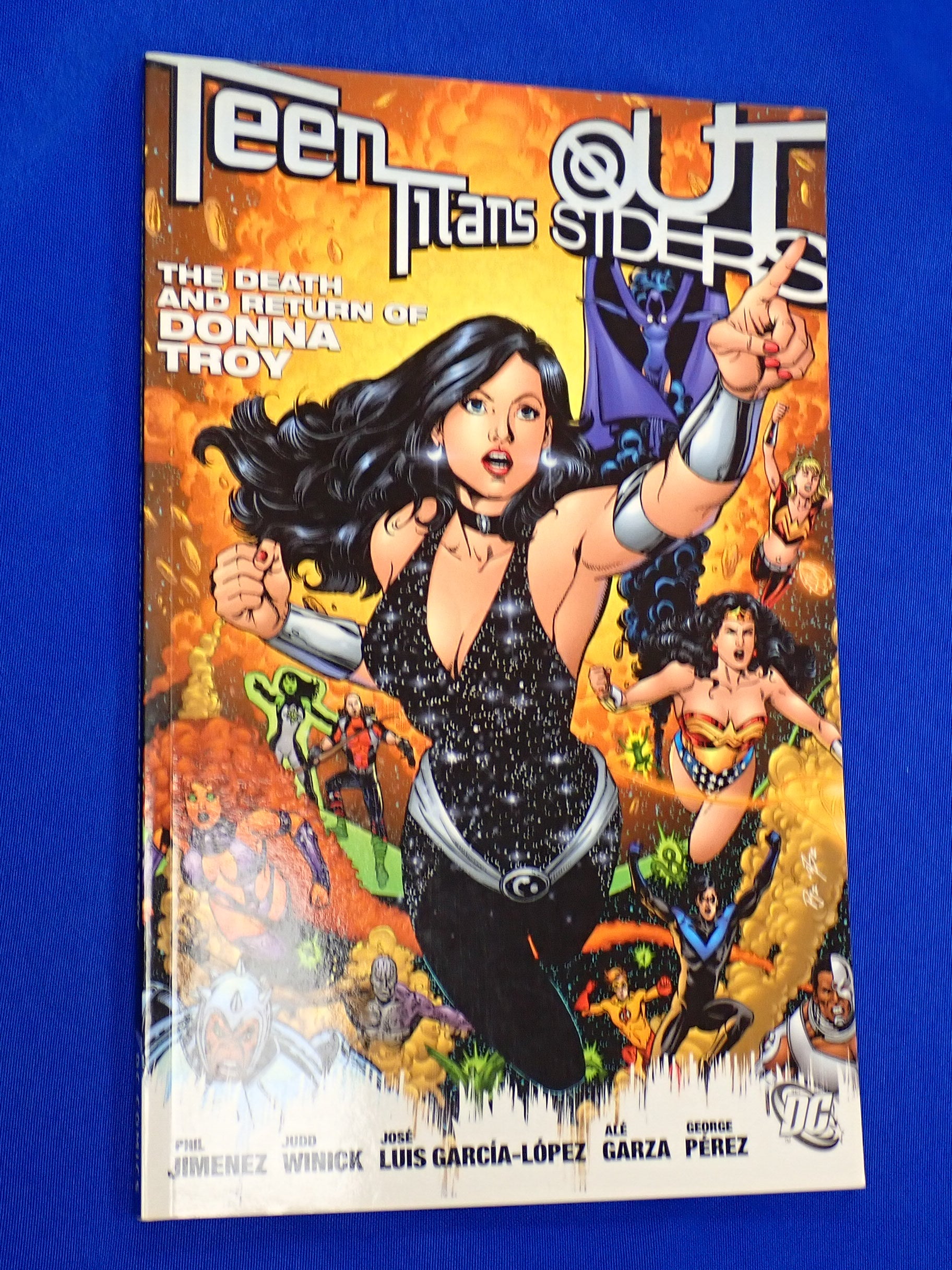 Teen Titans Outsiders: The Death and Return of Donna Troy - TPB [Pre-Owned]