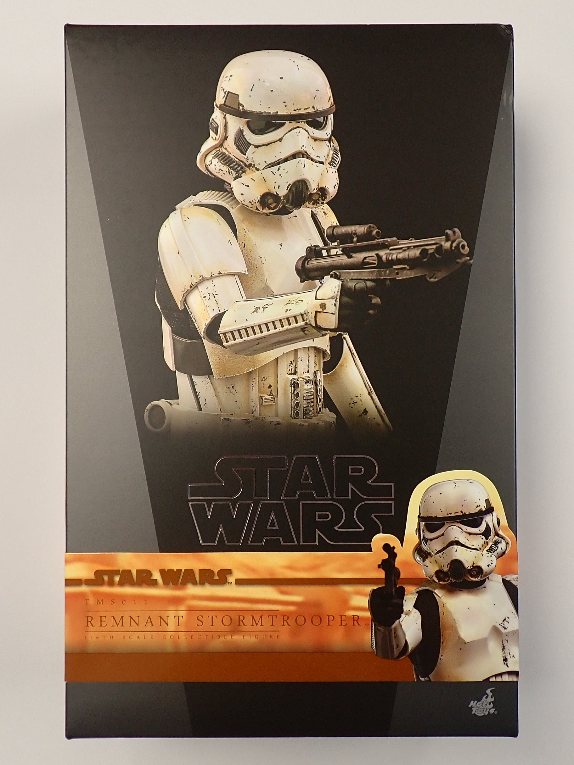 Remnant Stormtrooper (TMS011) - Hot Toys [Pre-Owned]