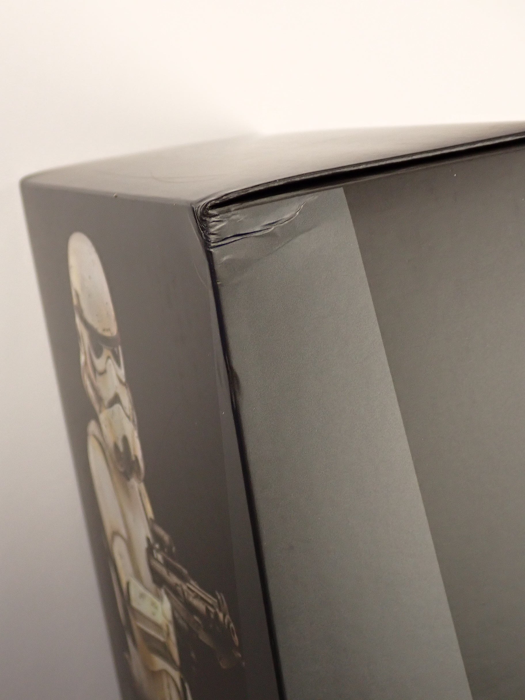 Remnant Stormtrooper (TMS011) - Hot Toys [Pre-Owned]