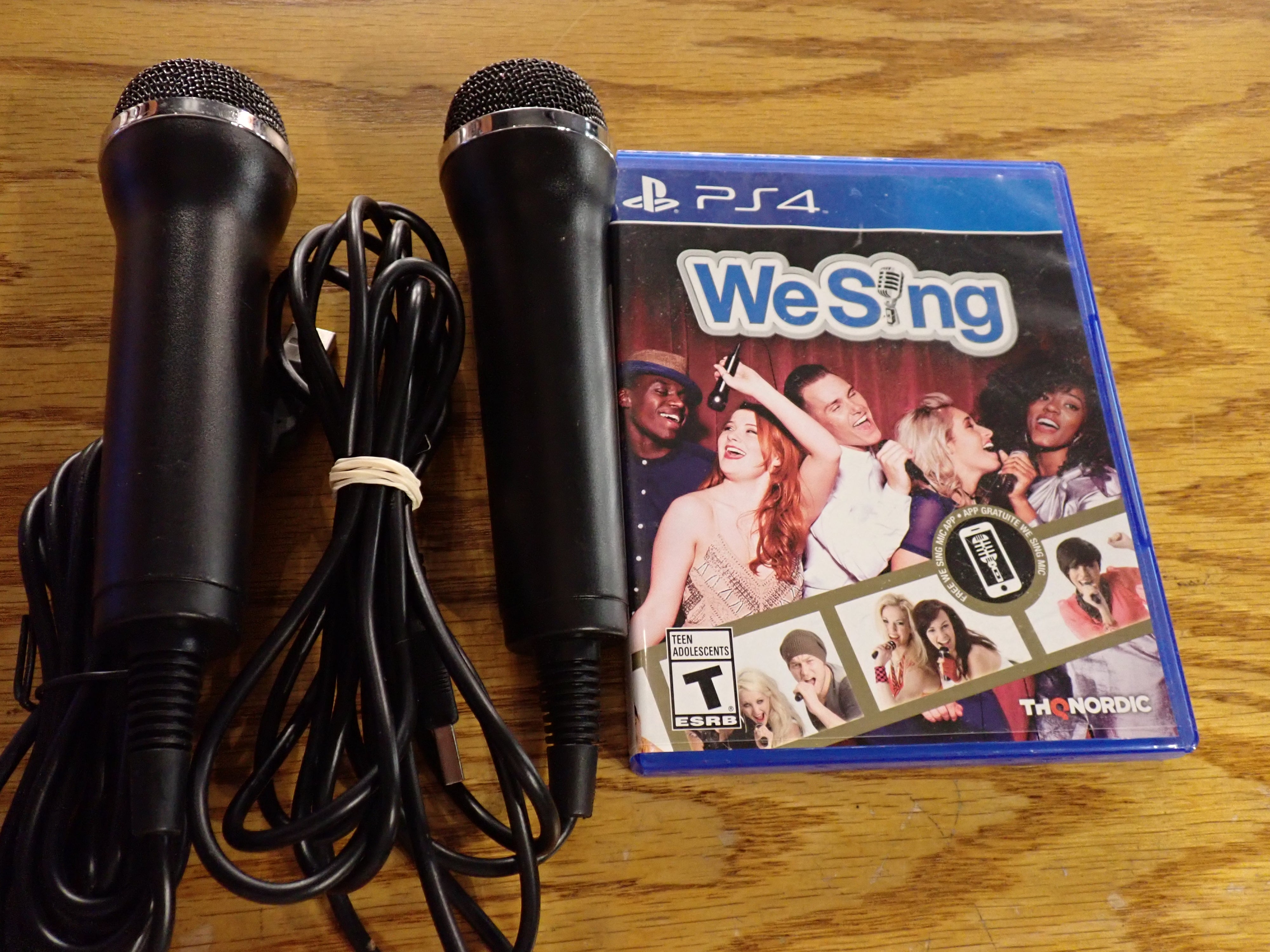 We Sing (w/microphones) - PS4