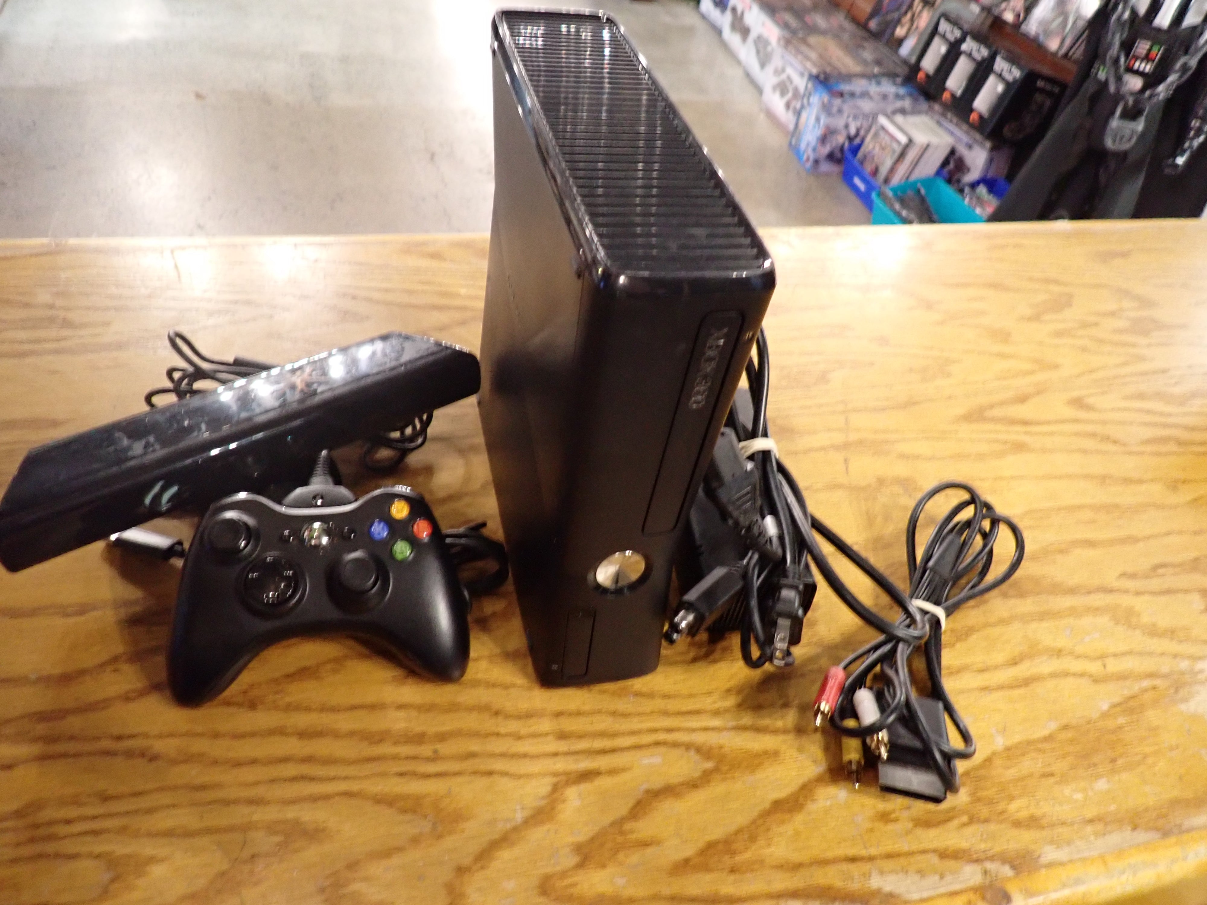 Xbox 360 S Console w/ Kinect