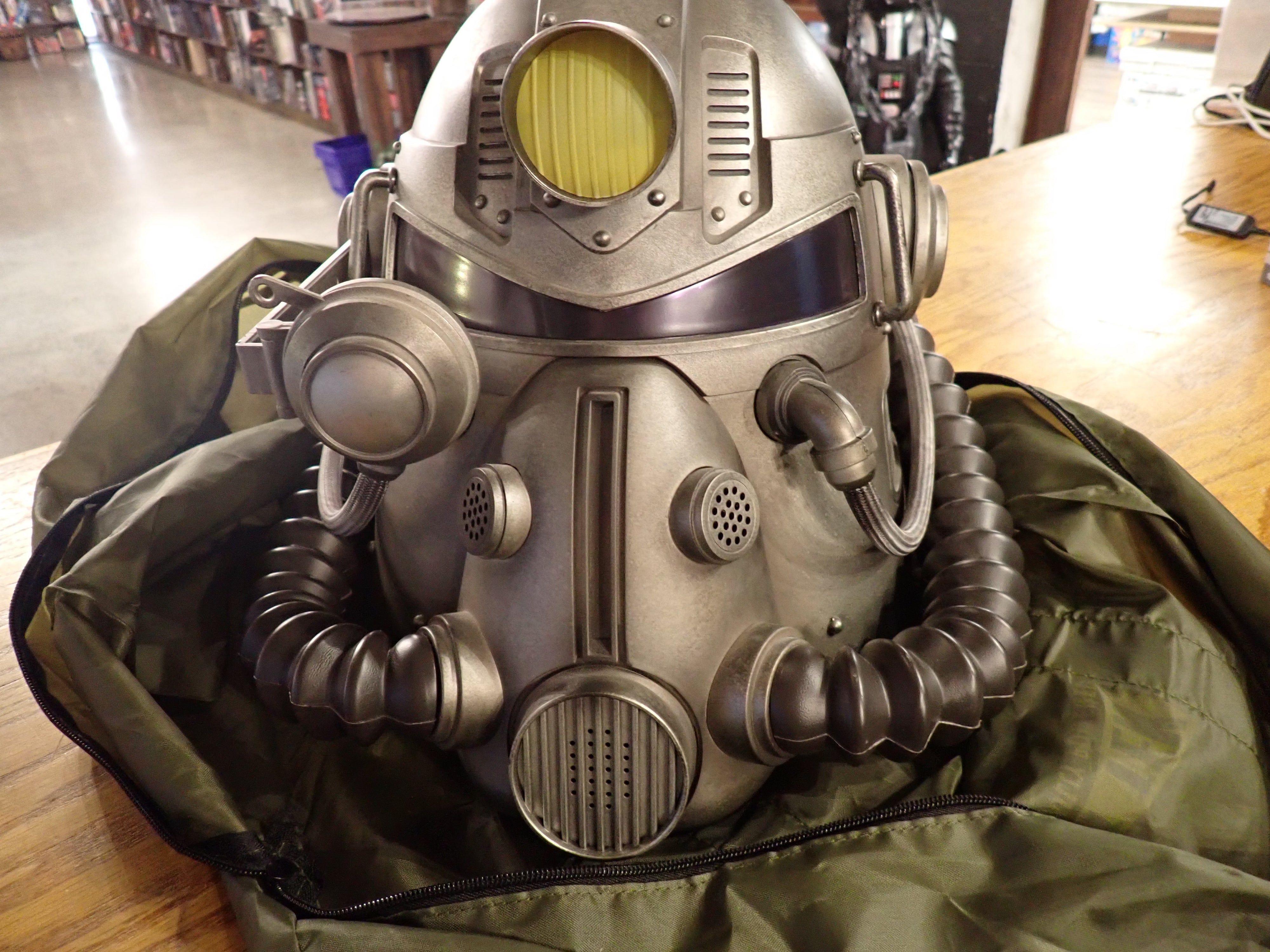 Fallout 76 Power Helm with bag
