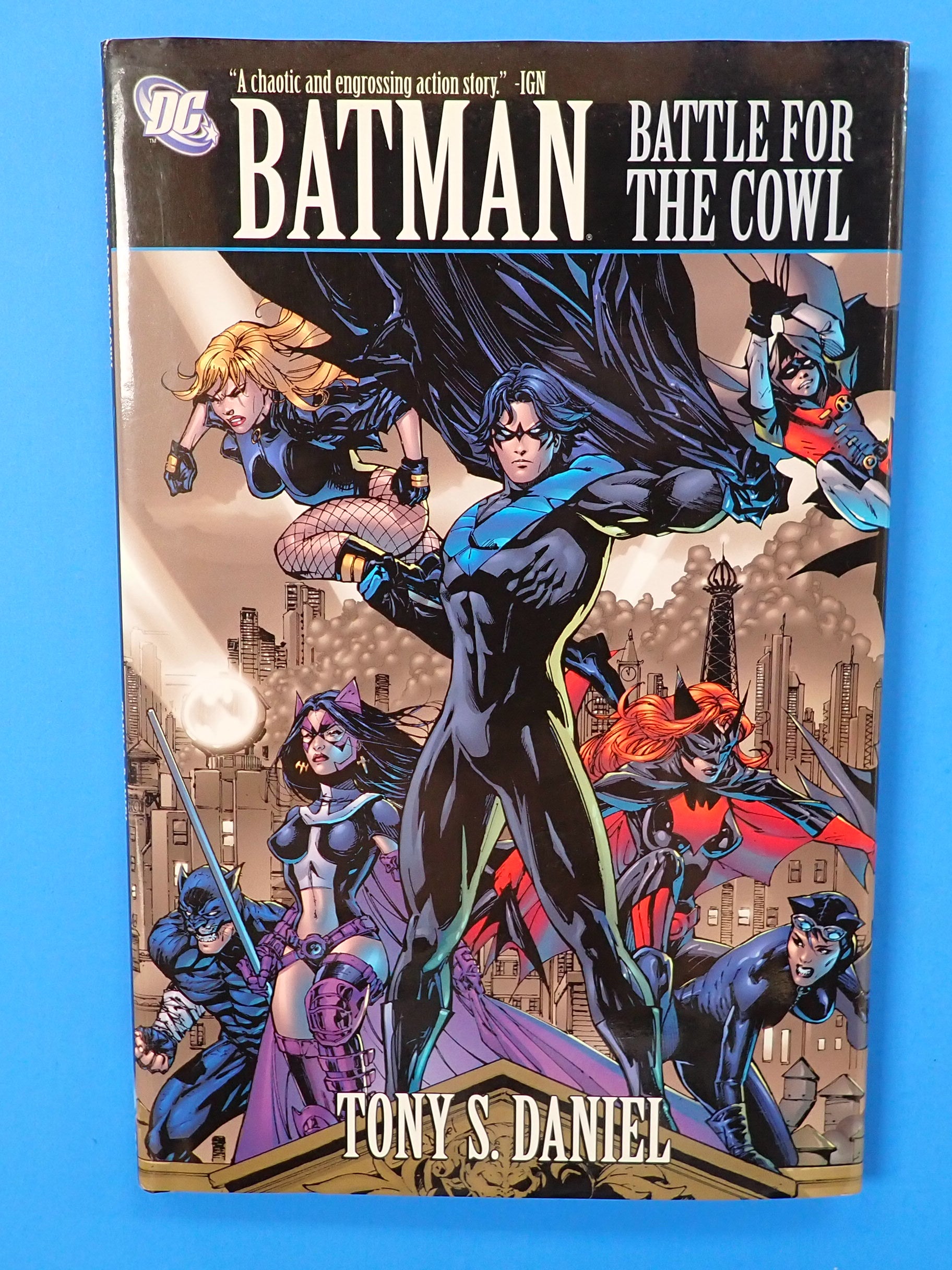 Batman Battle for the Cowl HC [Pre-Owned]