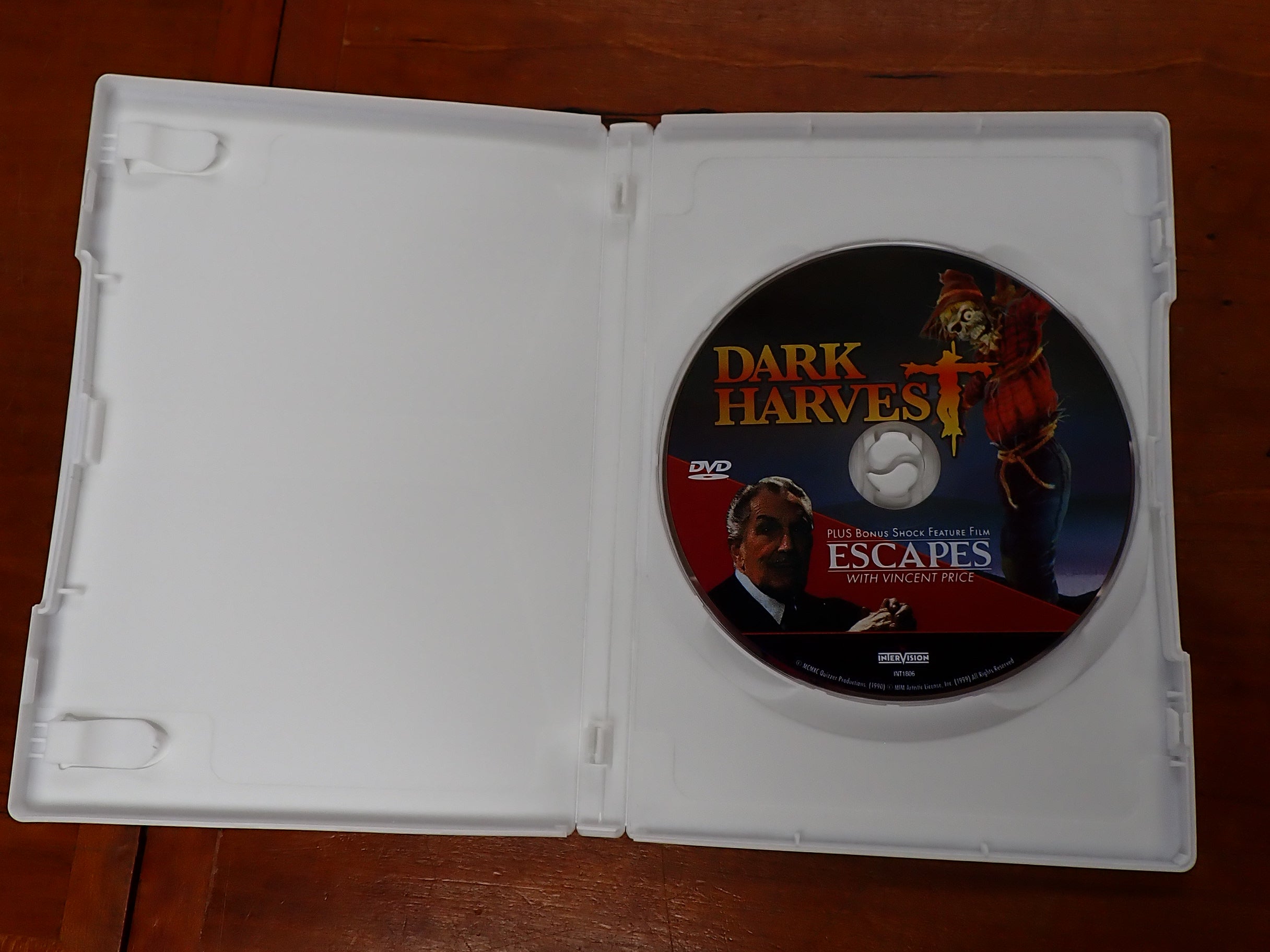 Dark Harvest (Plus Bonus Film: Escapes) - DVD [Pre-Owned]