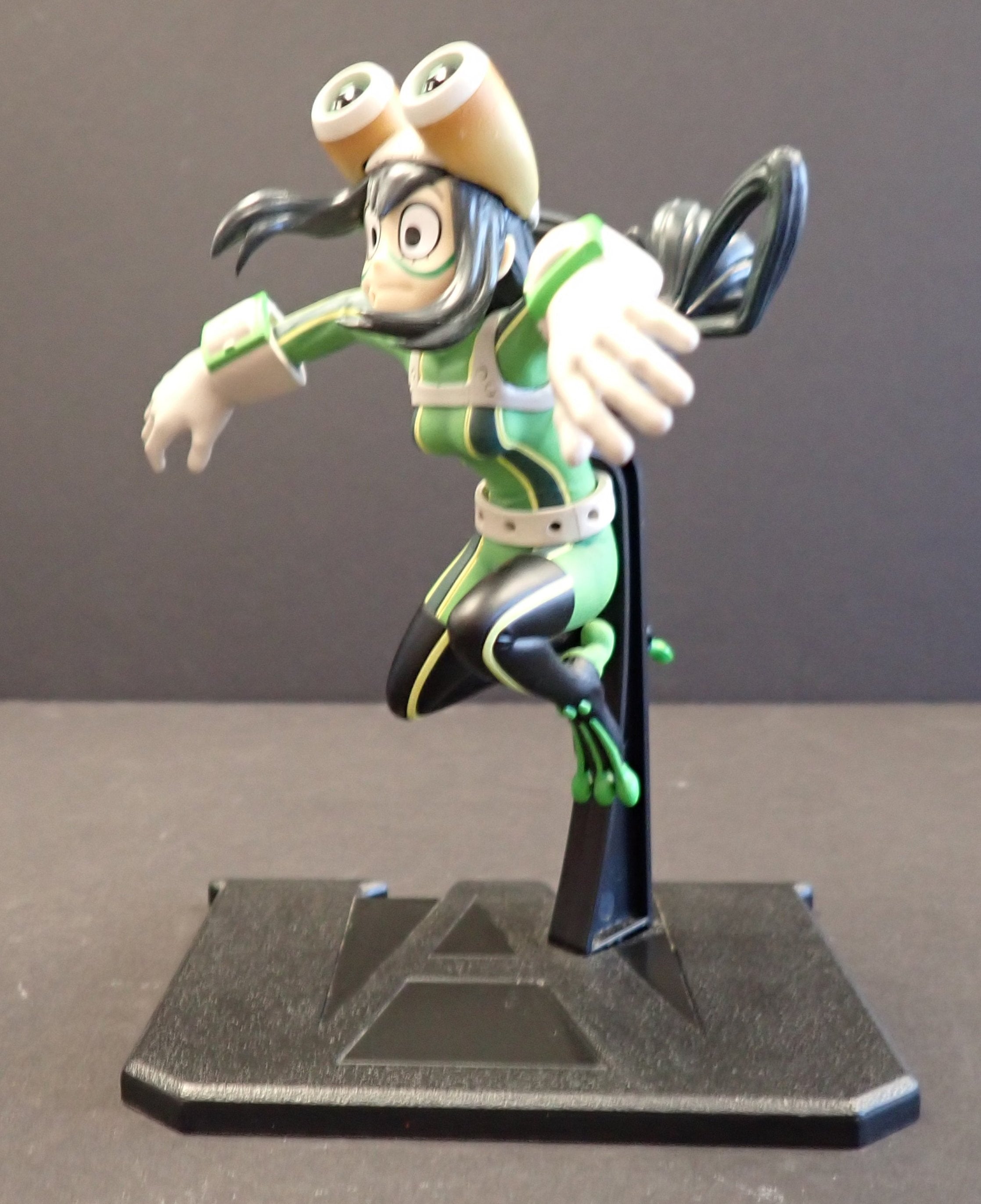 Tsuyu Asui w/ stand 6" (MISSING ACSESSORIES)