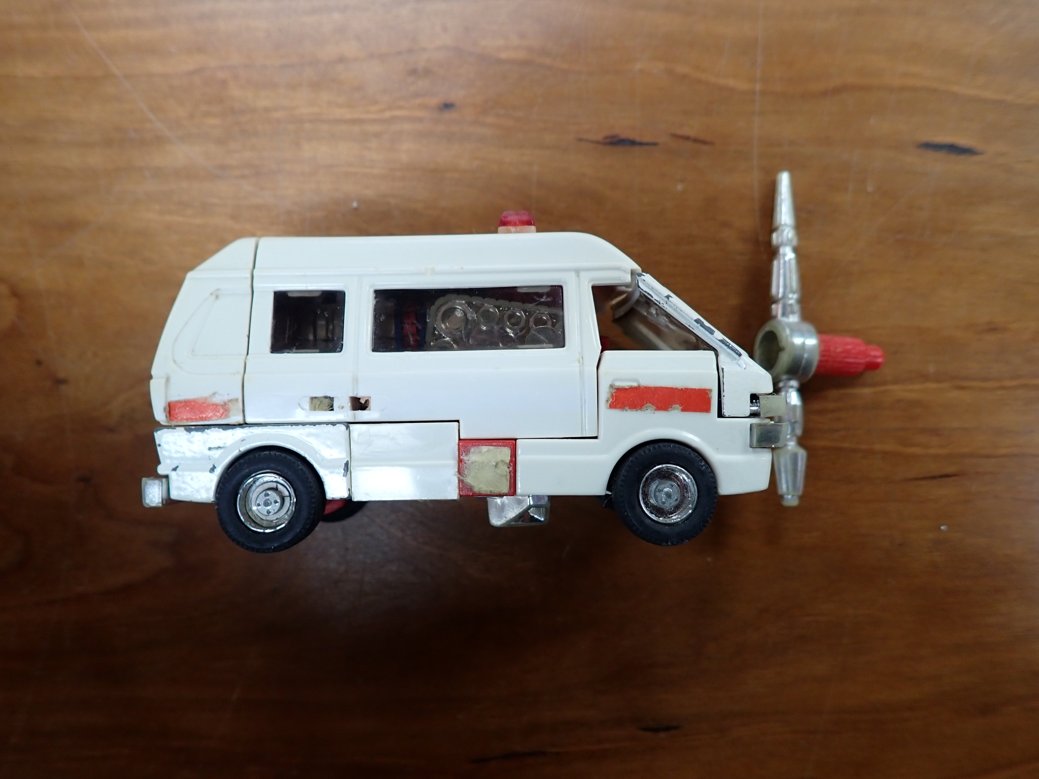 Ratchet G1 1984 (MISSING PARTS)